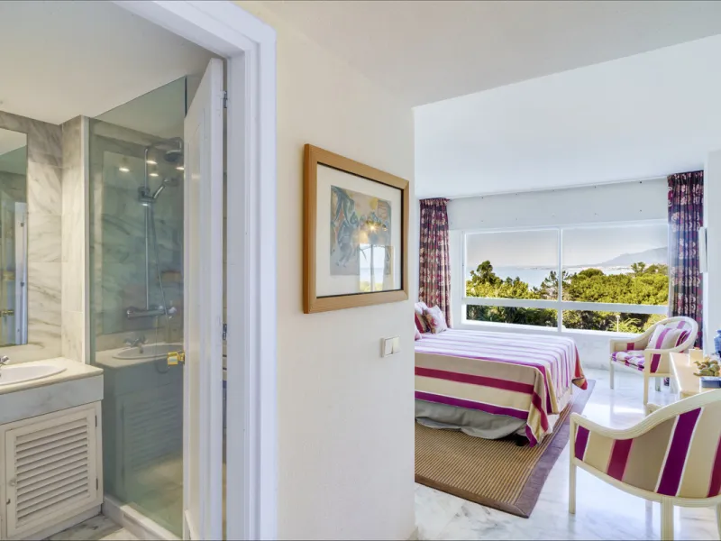 Located in the sought-after Torre Real urbanization, within the distinguished Atenea II building, this refined first-floor apartment offers a serene and comfortable lifestyle just minutes from the heart of Marbella.