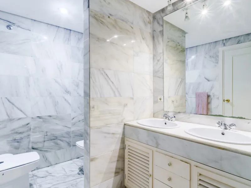 Located in the sought-after Torre Real urbanization, within the distinguished Atenea II building, this refined first-floor apartment offers a serene and comfortable lifestyle just minutes from the heart of Marbella.