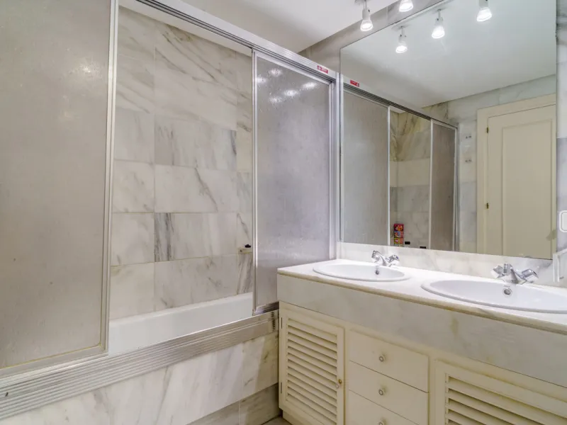 Located in the sought-after Torre Real urbanization, within the distinguished Atenea II building, this refined first-floor apartment offers a serene and comfortable lifestyle just minutes from the heart of Marbella.