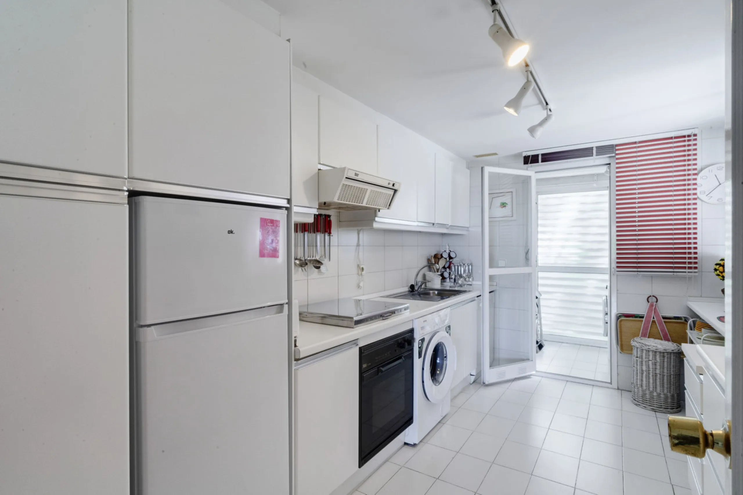 Located in the sought-after Torre Real urbanization, within the distinguished Atenea II building, this refined first-floor apartment offers a serene and comfortable lifestyle just minutes from the heart of Marbella.
