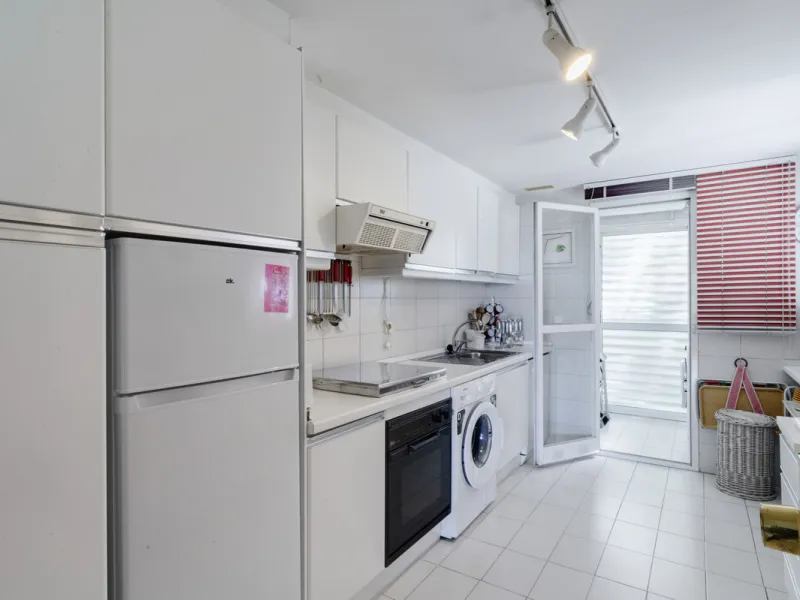 Located in the sought-after Torre Real urbanization, within the distinguished Atenea II building, this refined first-floor apartment offers a serene and comfortable lifestyle just minutes from the heart of Marbella.