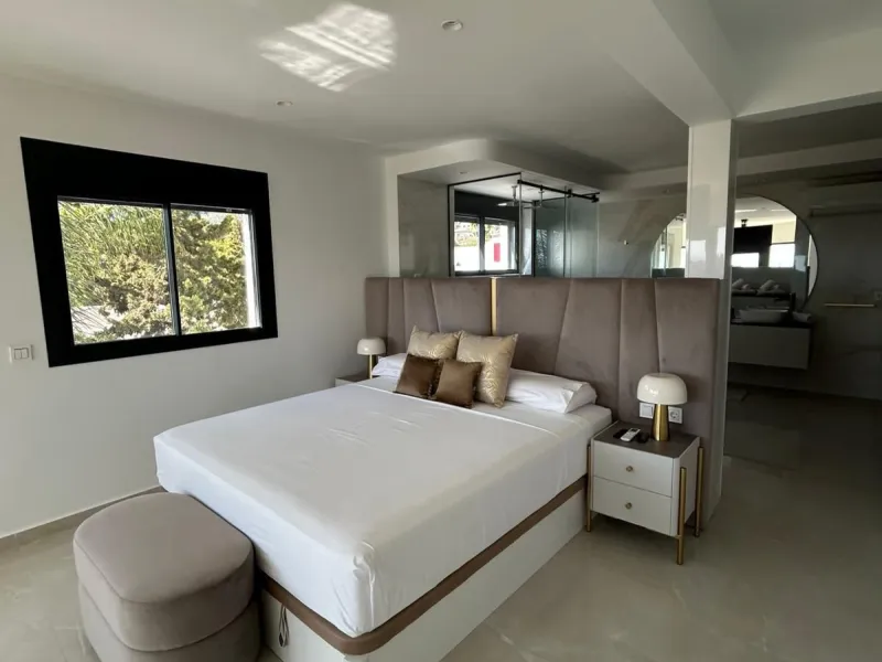 House - Detached Villa в продаже в Benalmadena, Málaga. В доме 4 спален и 5 ванных комнат. Площадь дома 550 м². Площадь участка 800 м²