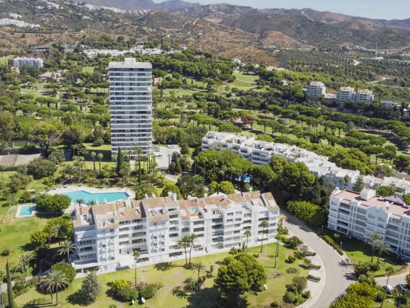 Located in the sought-after Torre Real urbanization, within the distinguished Atenea II building, this refined first-floor apartment offers a serene and comfortable lifestyle just minutes from the heart of Marbella.