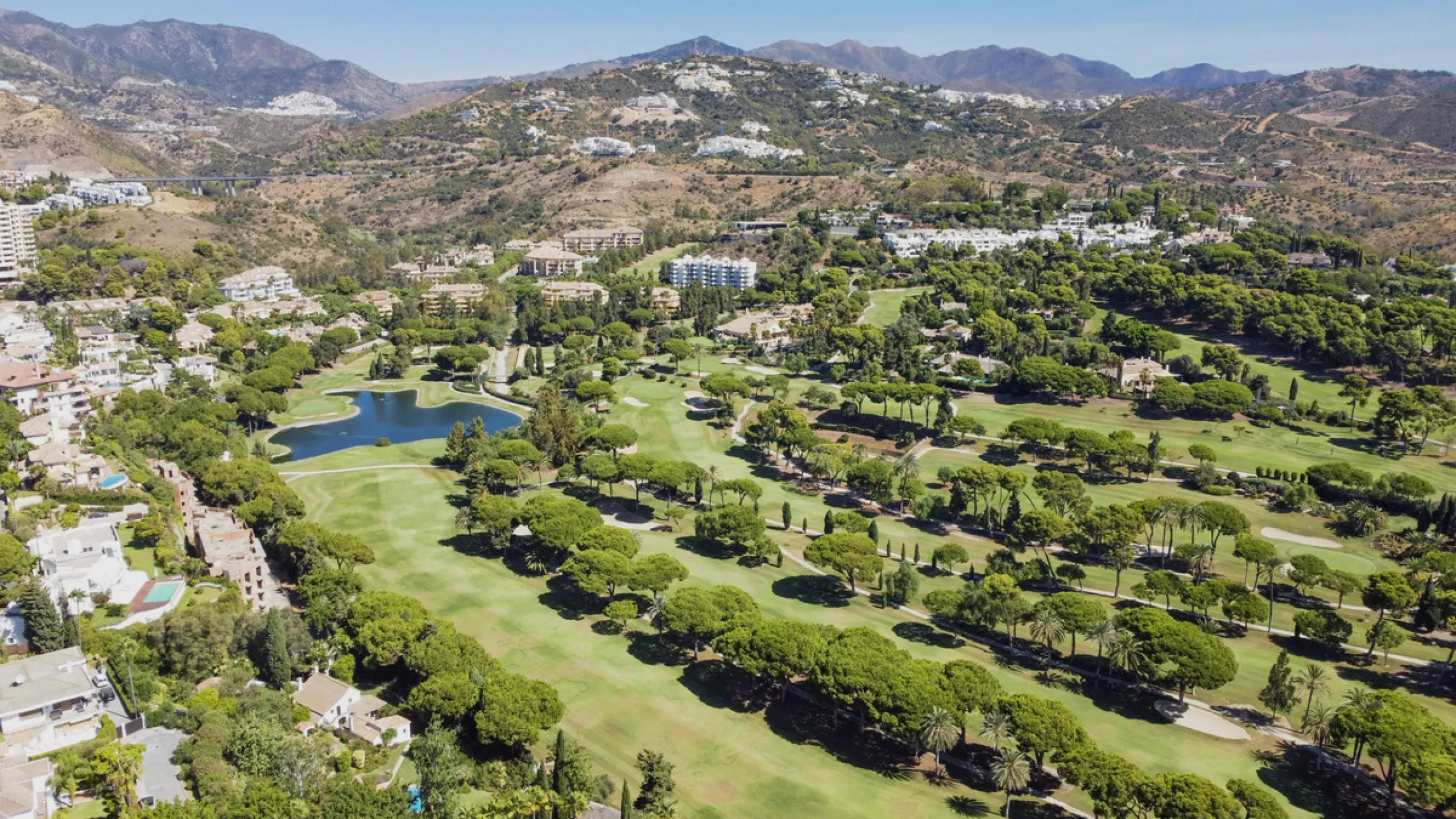 Located in the sought-after Torre Real urbanization, within the distinguished Atenea II building, this refined first-floor apartment offers a serene and comfortable lifestyle just minutes from the heart of Marbella.