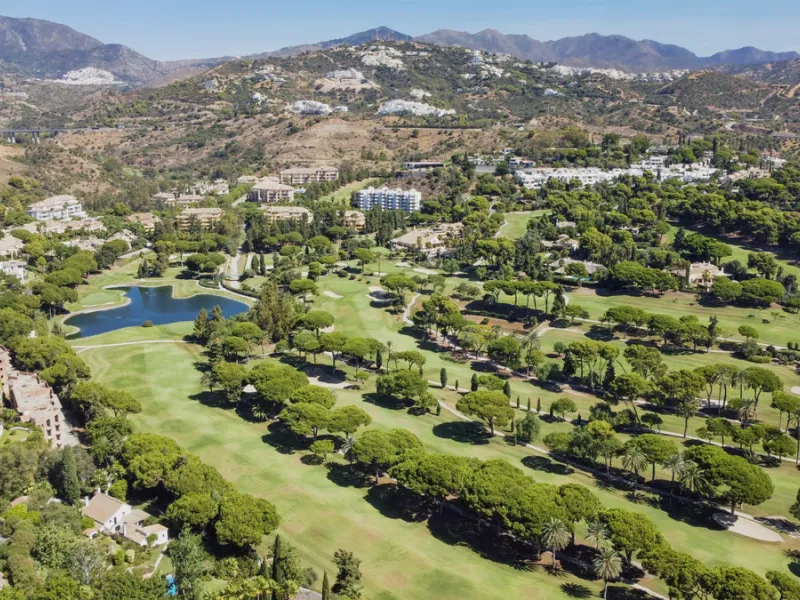 Located in the sought-after Torre Real urbanization, within the distinguished Atenea II building, this refined first-floor apartment offers a serene and comfortable lifestyle just minutes from the heart of Marbella.