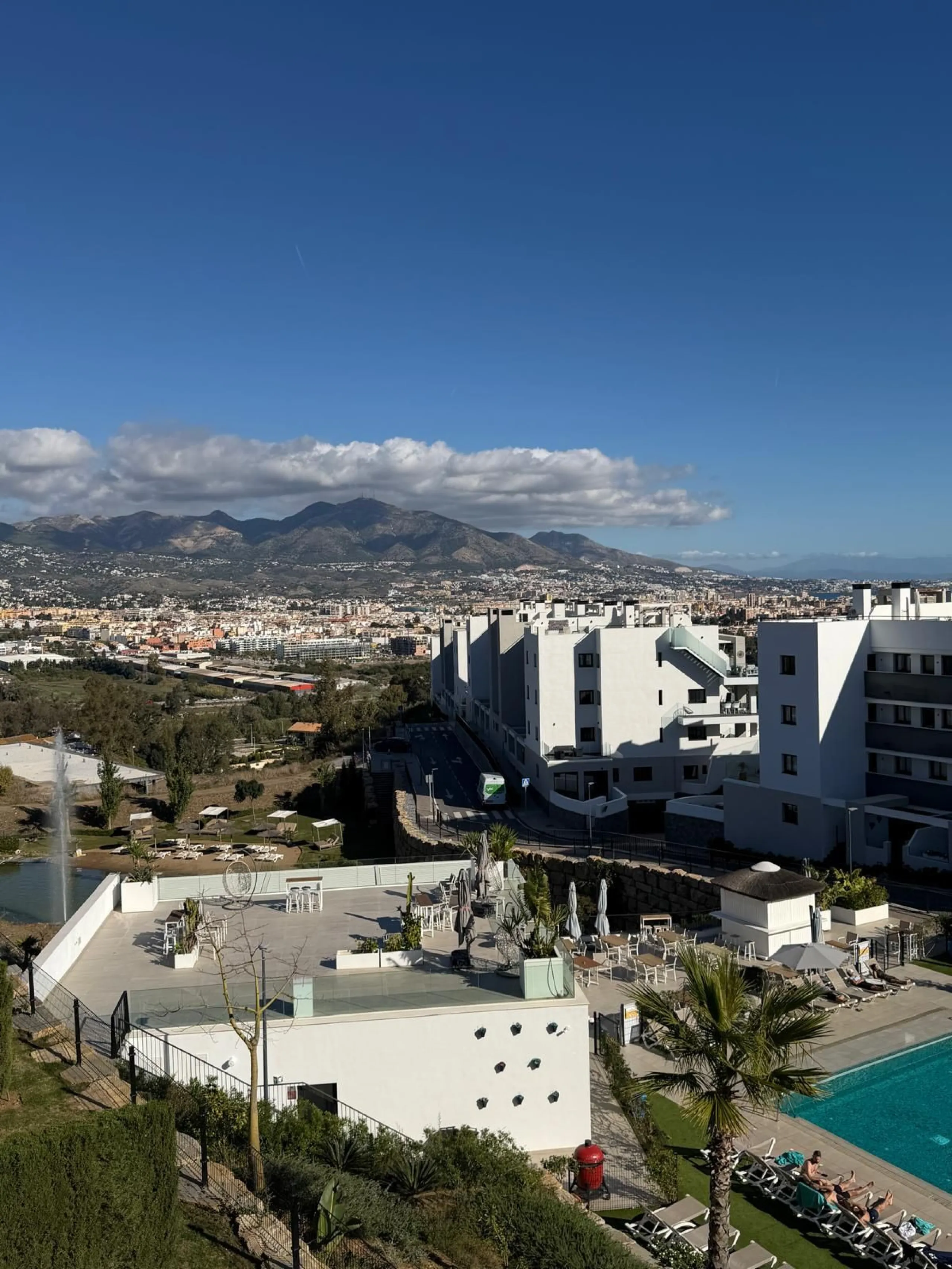 Apartment - Middle Floor Apartment в продаже в Mijas, Málaga. В доме 3 спален и 1 ванных комнат. Площадь дома 71 м²