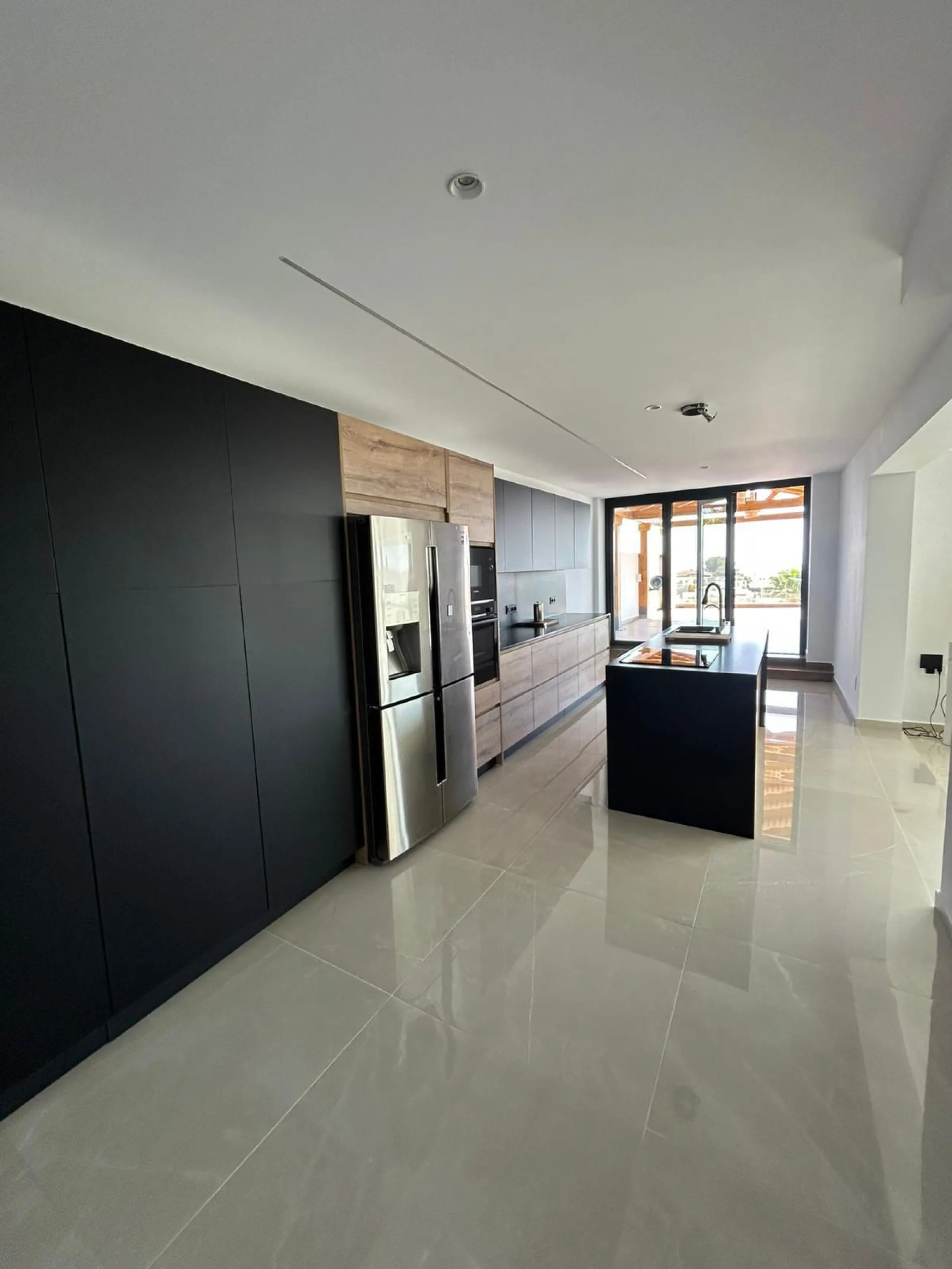 House - Detached Villa в продаже в Benalmadena, Málaga. В доме 4 спален и 5 ванных комнат. Площадь дома 550 м². Площадь участка 800 м²