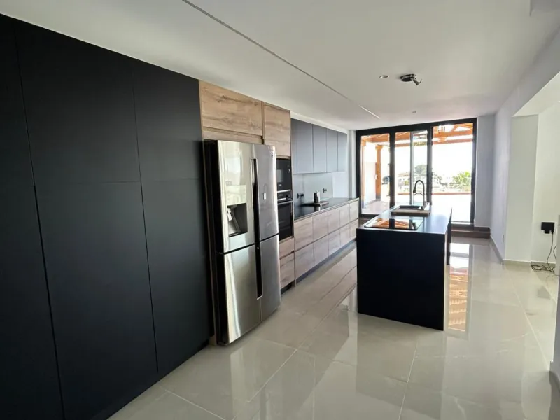 House - Detached Villa в продаже в Benalmadena, Málaga. В доме 4 спален и 5 ванных комнат. Площадь дома 550 м². Площадь участка 800 м²