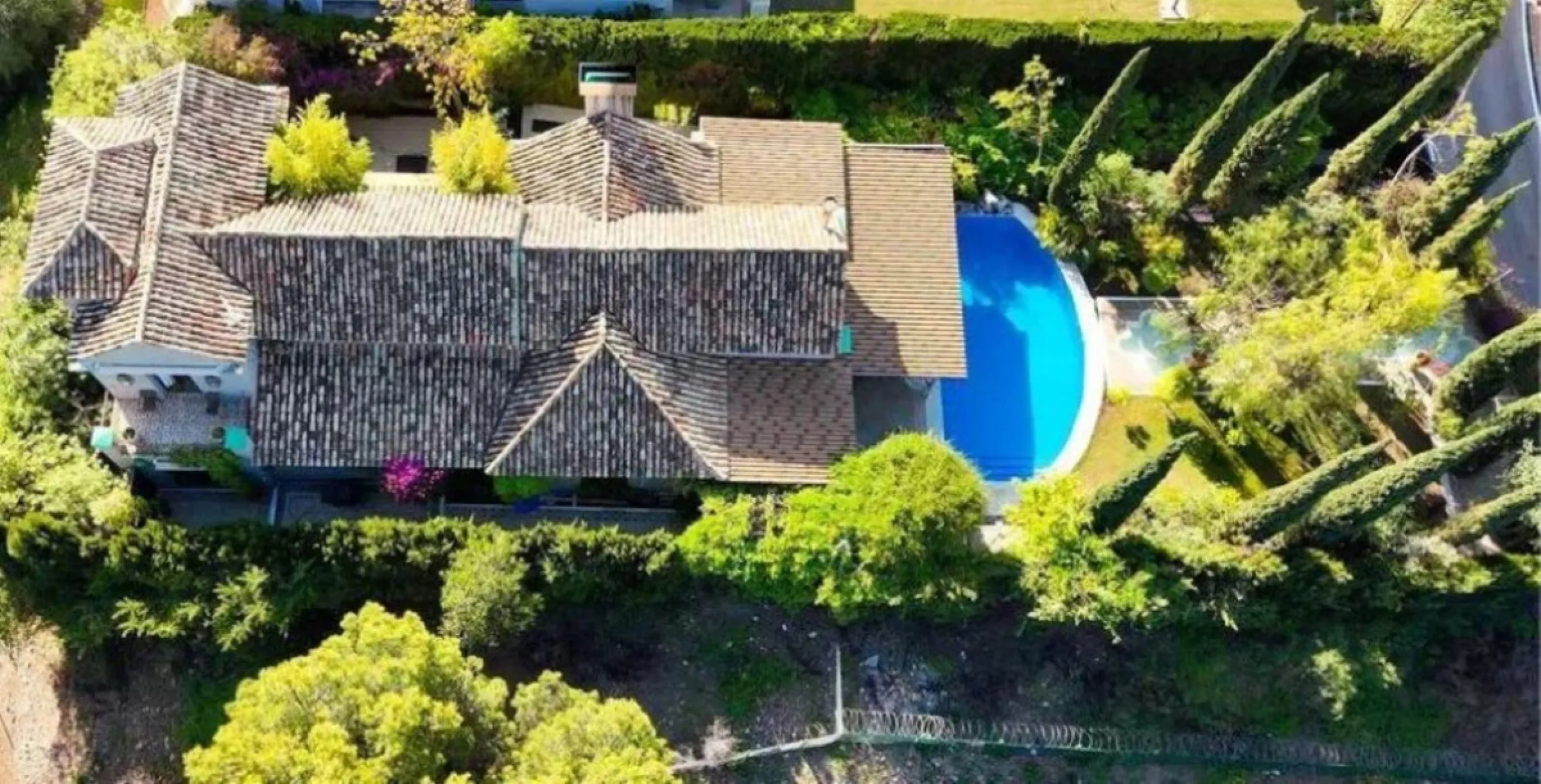Welcome to a one-of-a-kind Mediterranean sanctuary, nestled in the exclusive urbanization of Lomas de Marbella Club, a place where timeless Andalusian charm meets artistic soul and untapped potential.