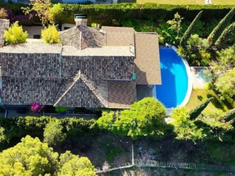 Welcome to a one-of-a-kind Mediterranean sanctuary, nestled in the exclusive urbanization of Lomas de Marbella Club, a place where timeless Andalusian charm meets artistic soul and untapped potential.