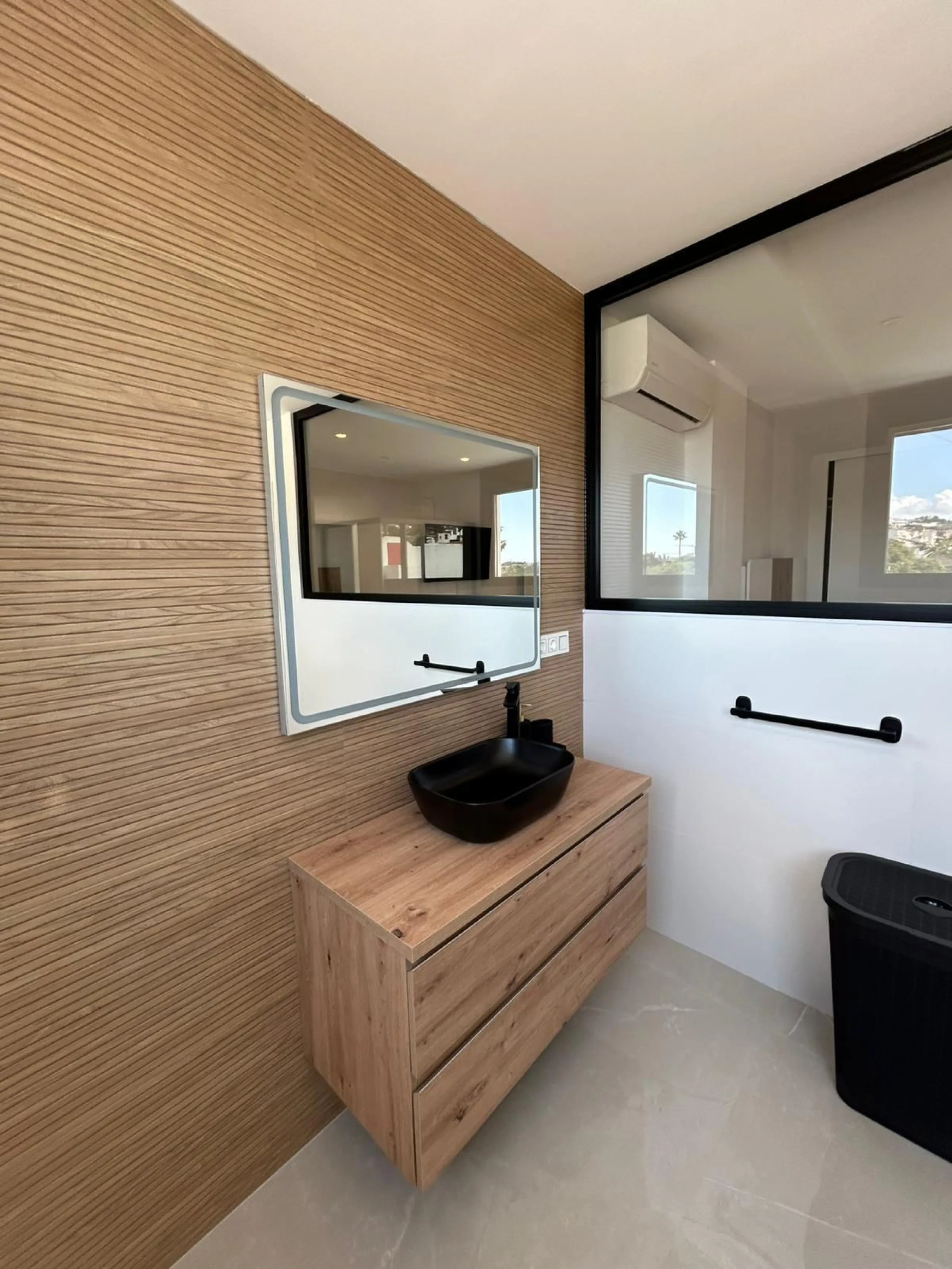 House - Detached Villa в продаже в Benalmadena, Málaga. В доме 4 спален и 5 ванных комнат. Площадь дома 550 м². Площадь участка 800 м²