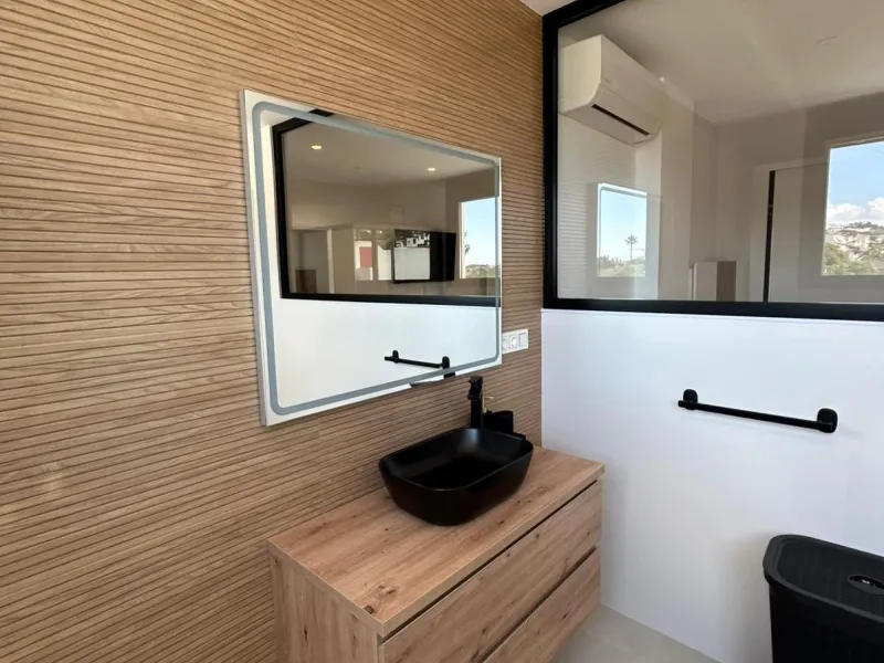 House - Detached Villa в продаже в Benalmadena, Málaga. В доме 4 спален и 5 ванных комнат. Площадь дома 550 м². Площадь участка 800 м²