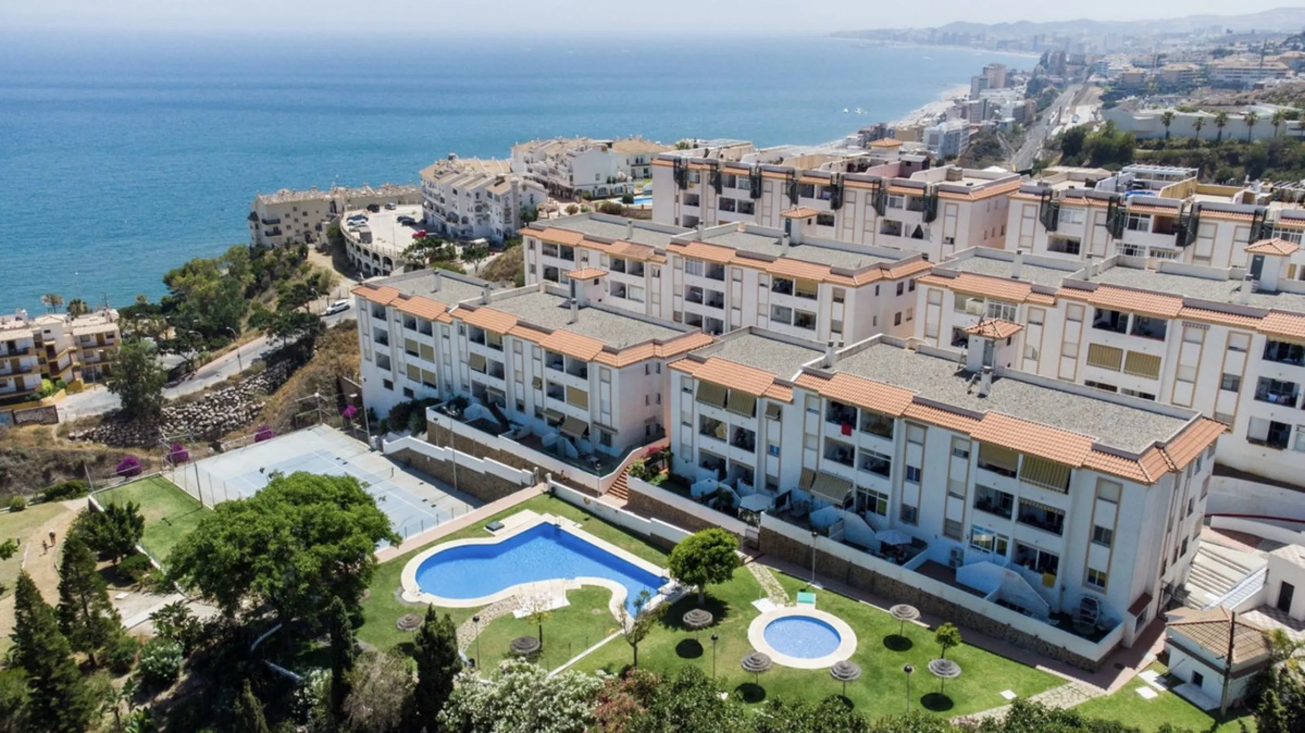 Apartment - Middle Floor Apartment в продаже в Benalmadena, Málaga. В доме 2 спален и 1 ванных комнат. Площадь дома 60 м²