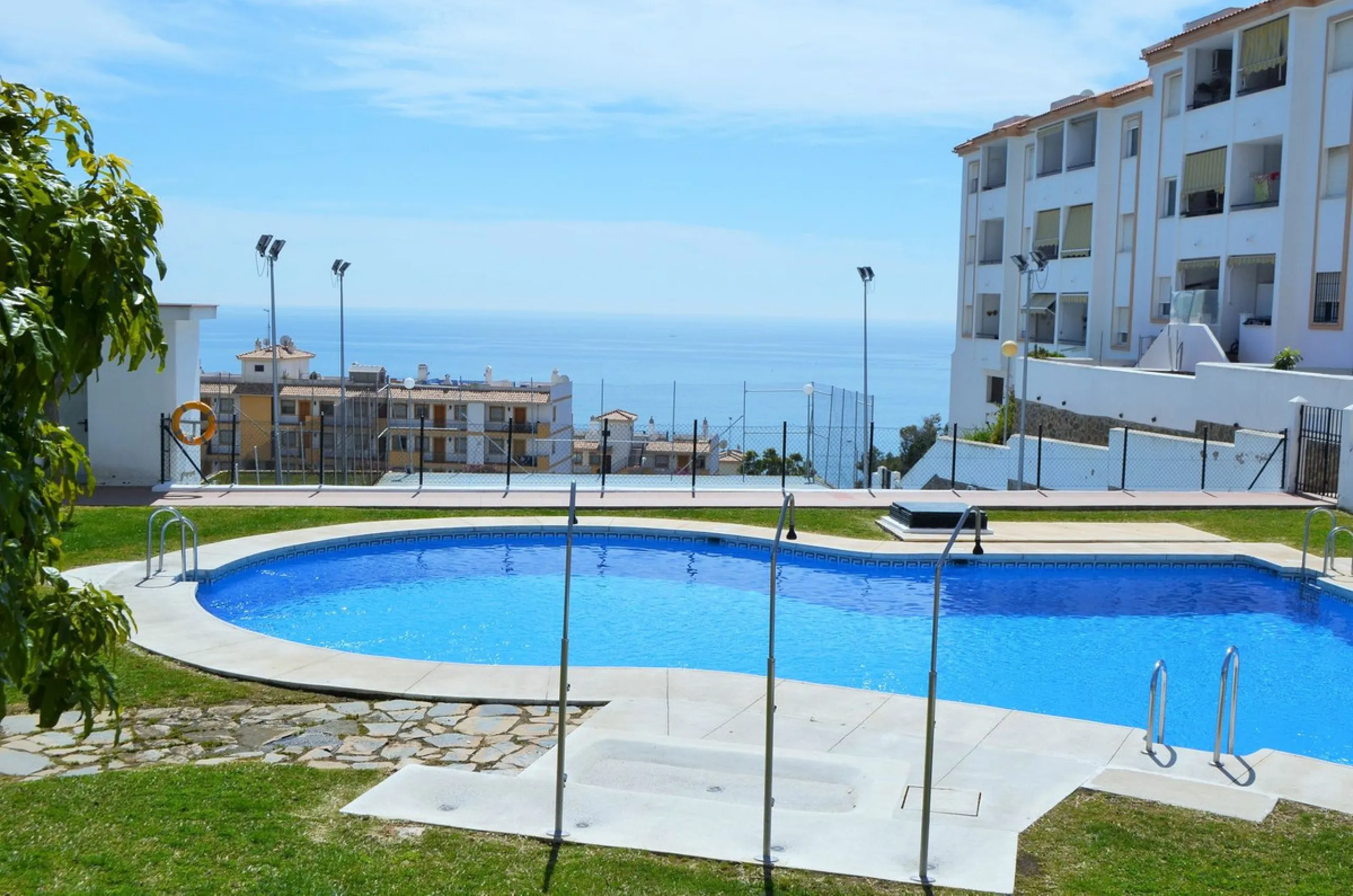 Apartment - Middle Floor Apartment в продаже в Benalmadena, Málaga. В доме 2 спален и 1 ванных комнат. Площадь дома 60 м²