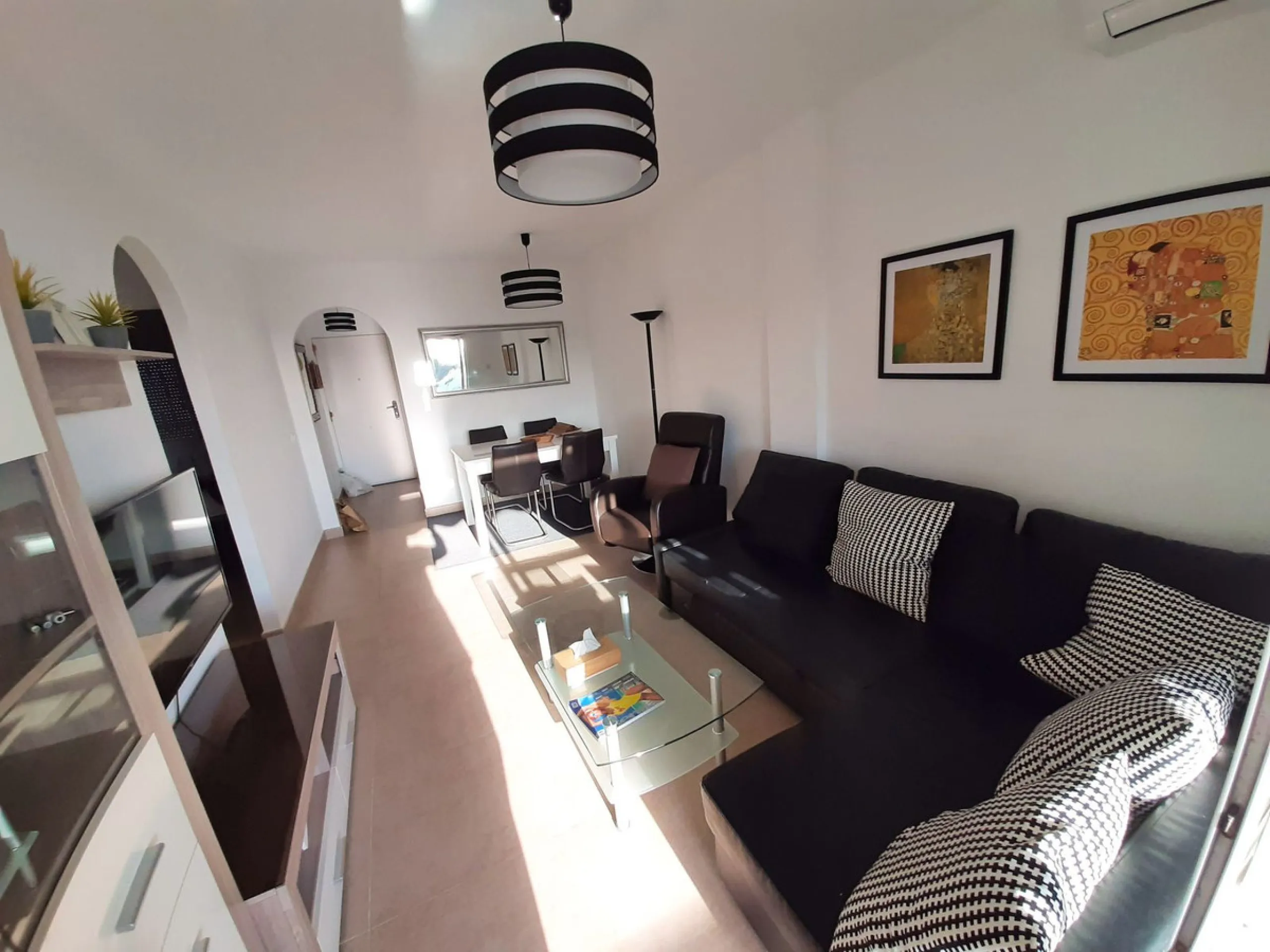 Apartment - Middle Floor Apartment в продаже в Benalmadena, Málaga. В доме 2 спален и 1 ванных комнат. Площадь дома 60 м²