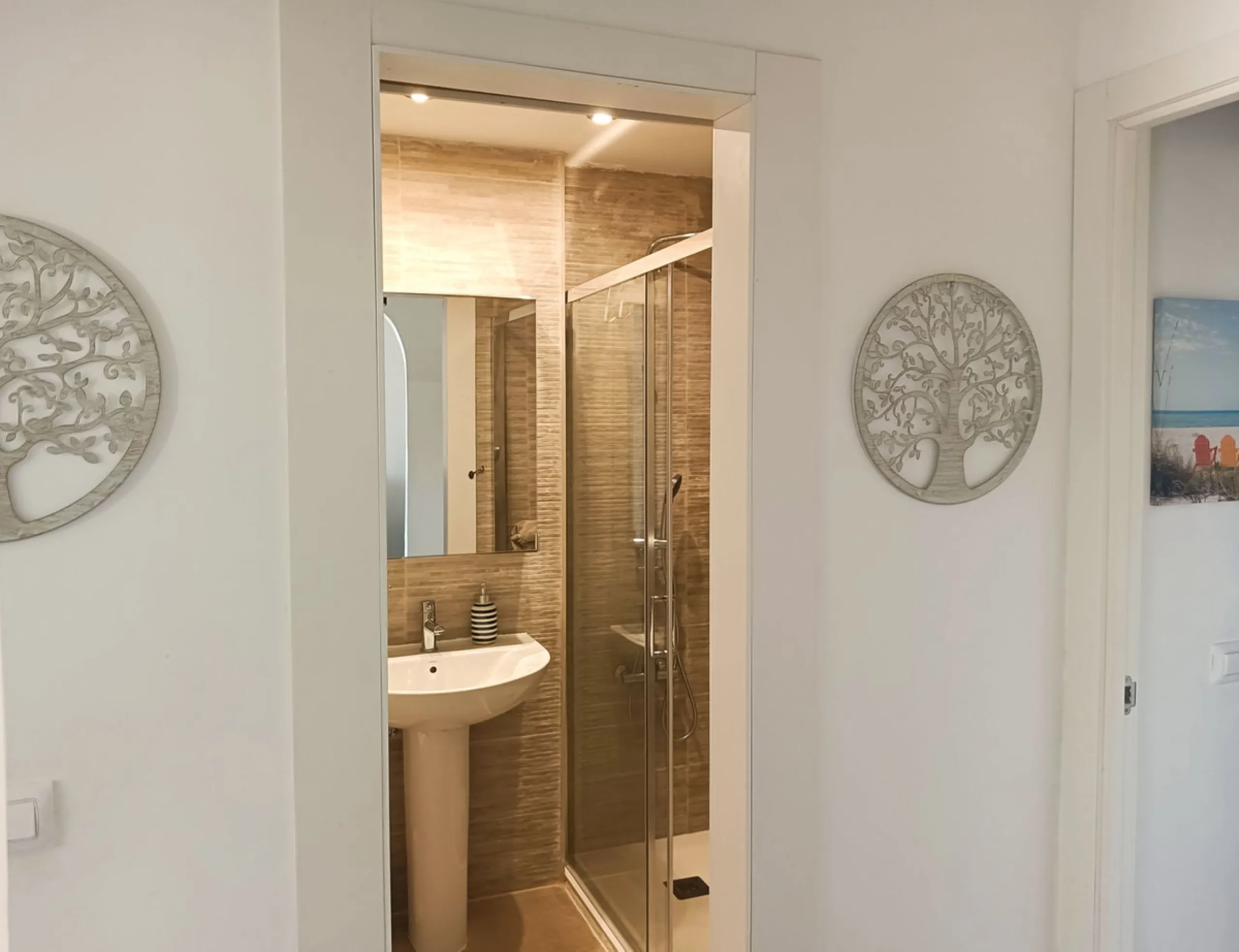 Apartment - Middle Floor Apartment в продаже в Benalmadena, Málaga. В доме 2 спален и 1 ванных комнат. Площадь дома 60 м²