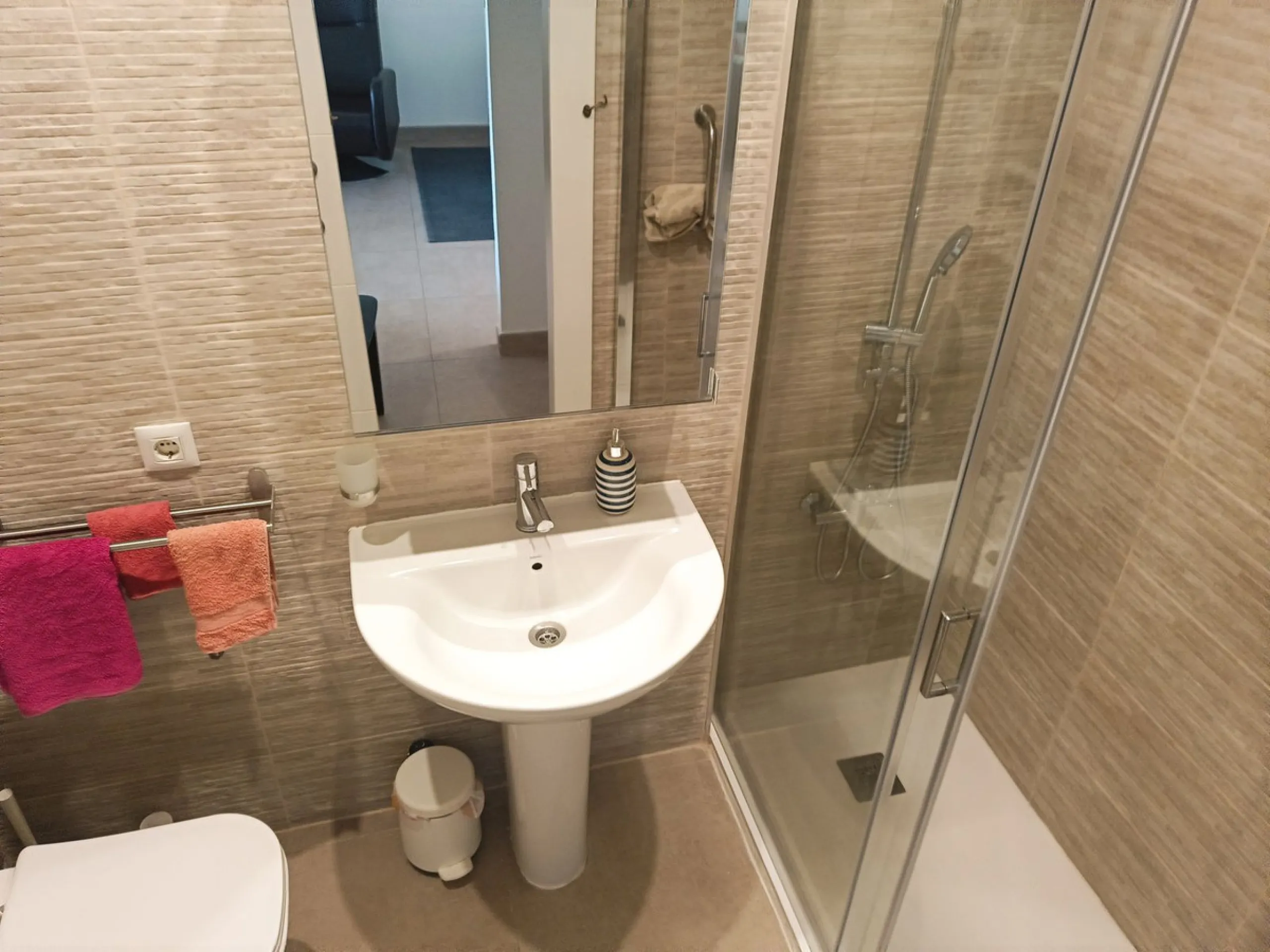 Apartment - Middle Floor Apartment в продаже в Benalmadena, Málaga. В доме 2 спален и 1 ванных комнат. Площадь дома 60 м²
