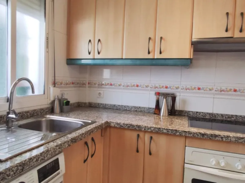 Apartment - Middle Floor Apartment в продаже в Benalmadena, Málaga. В доме 2 спален и 1 ванных комнат. Площадь дома 60 м²