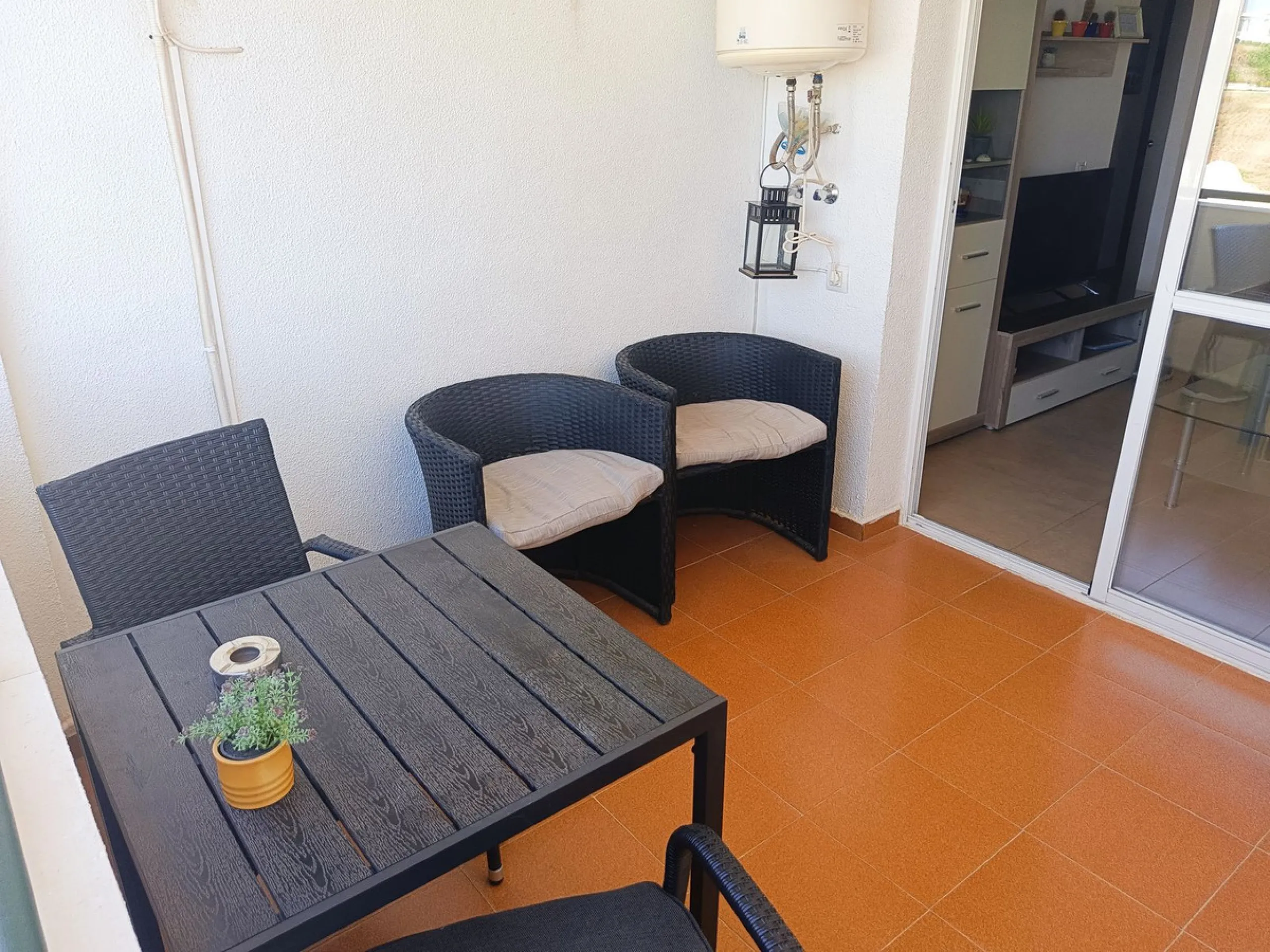 Apartment - Middle Floor Apartment в продаже в Benalmadena, Málaga. В доме 2 спален и 1 ванных комнат. Площадь дома 60 м²