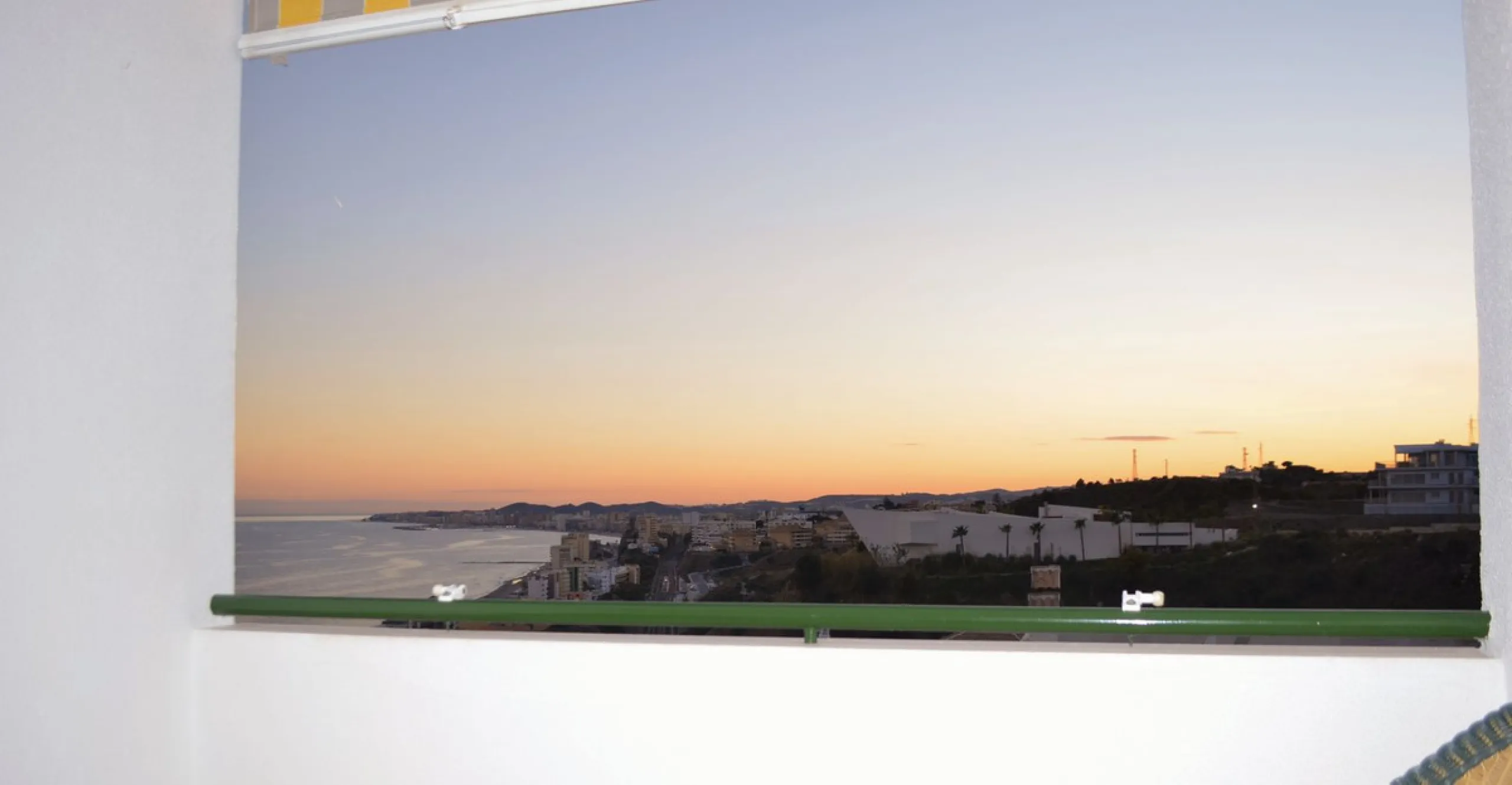 Apartment - Middle Floor Apartment в продаже в Benalmadena, Málaga. В доме 2 спален и 1 ванных комнат. Площадь дома 60 м²