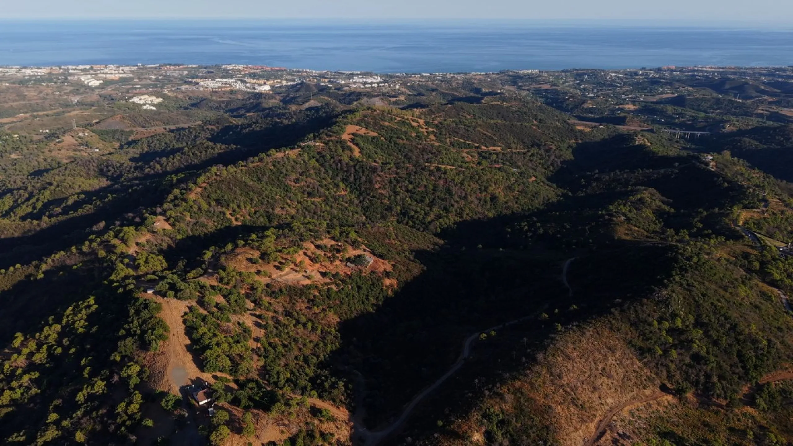 Plot - Land with Ruin в продаже в Estepona, Málaga. Площадь дома 200 м². Площадь участка 615000 м²