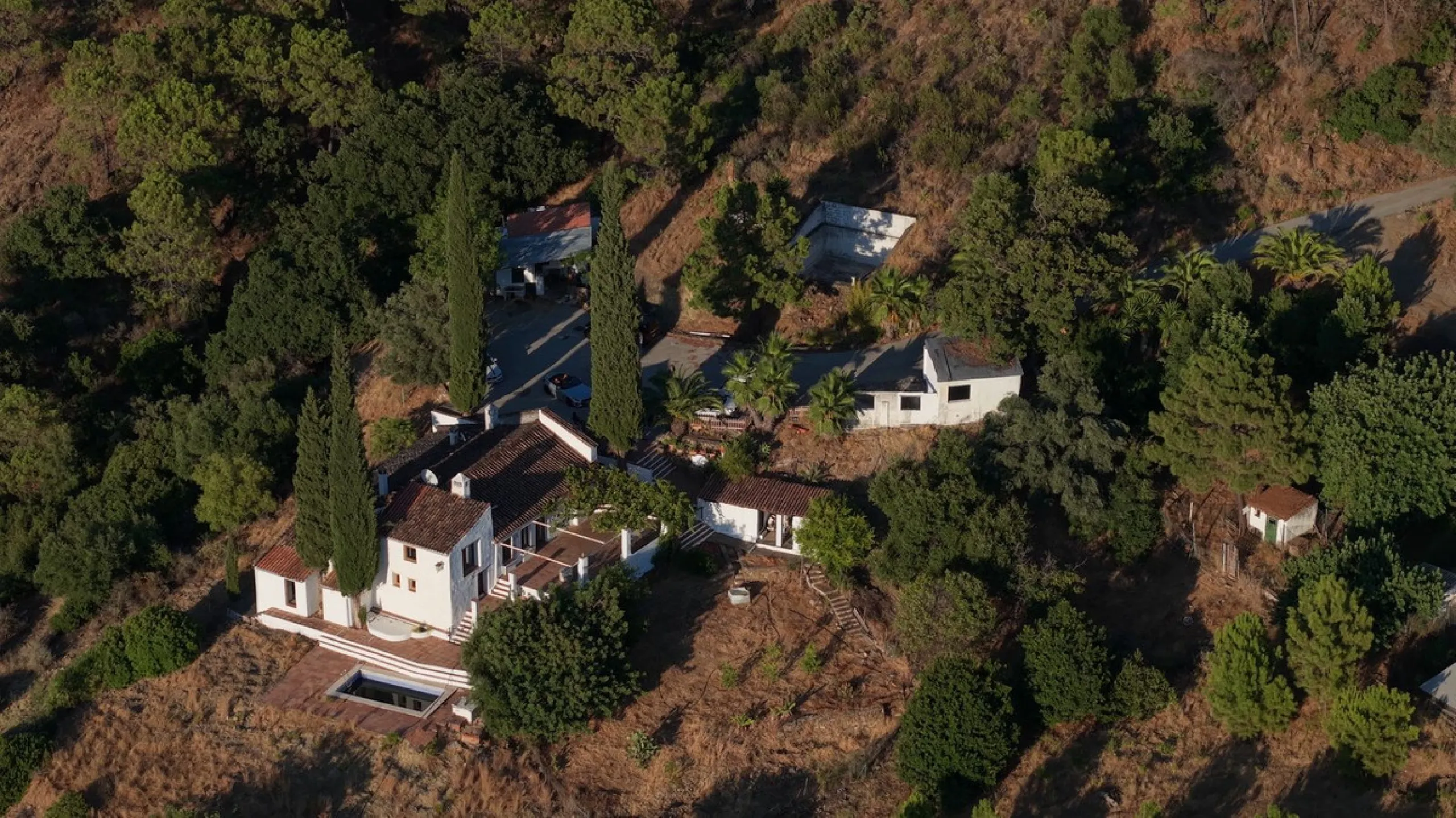 Plot - Land with Ruin в продаже в Estepona, Málaga. Площадь дома 200 м². Площадь участка 615000 м²