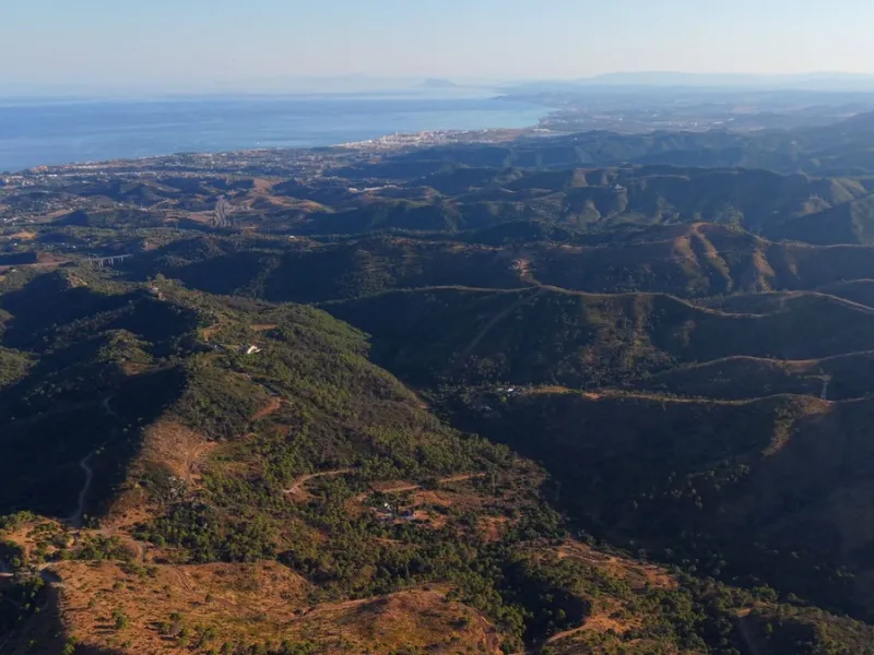 Plot - Land with Ruin в продаже в Estepona, Málaga. Площадь дома 200 м². Площадь участка 615000 м²