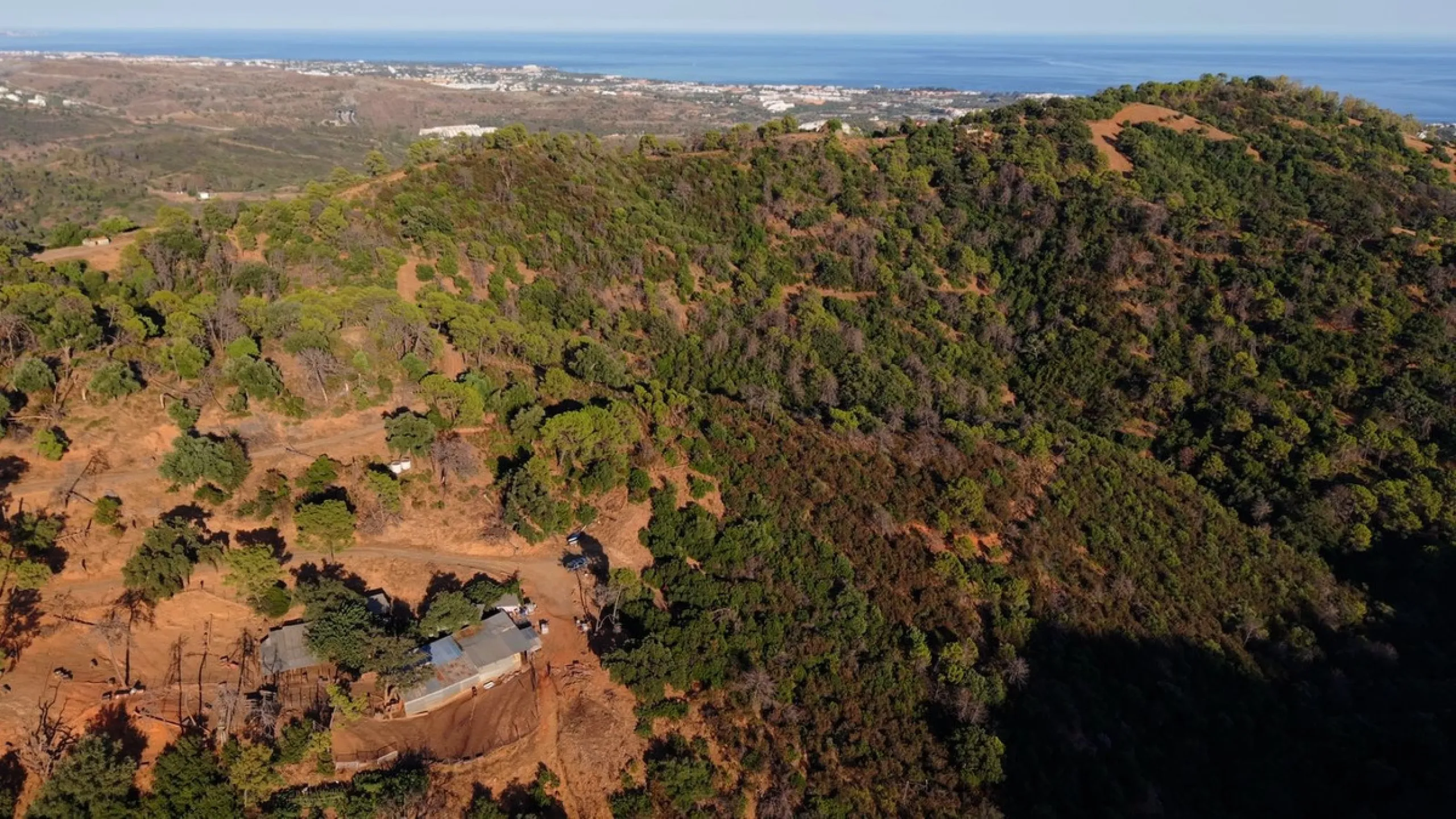Plot - Land with Ruin в продаже в Estepona, Málaga. Площадь дома 200 м². Площадь участка 615000 м²