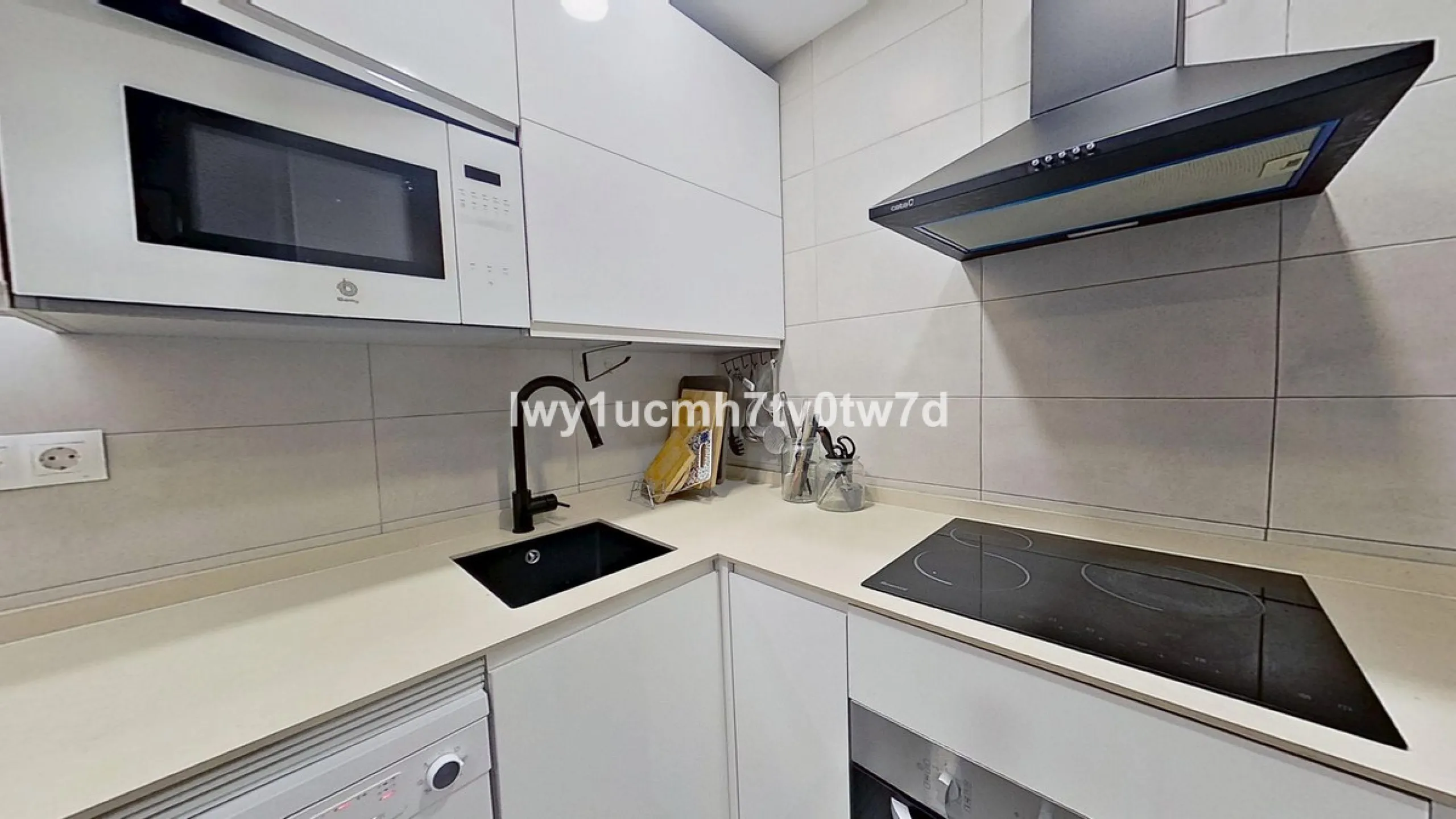 Lifestyle and extremely high quality of life to live in maximum luxury and comfort in one of the most sought-after areas of Malaga, where there are 300 days of sunshine a year and a mild climate all year round. Discover your new home in the heart of Malag
