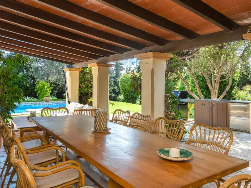 House - Detached Villa в продаже в Marbella, Málaga. В доме 5 спален и 5 ванных комнат. Площадь дома 362 м². Площадь участка 1296 м²