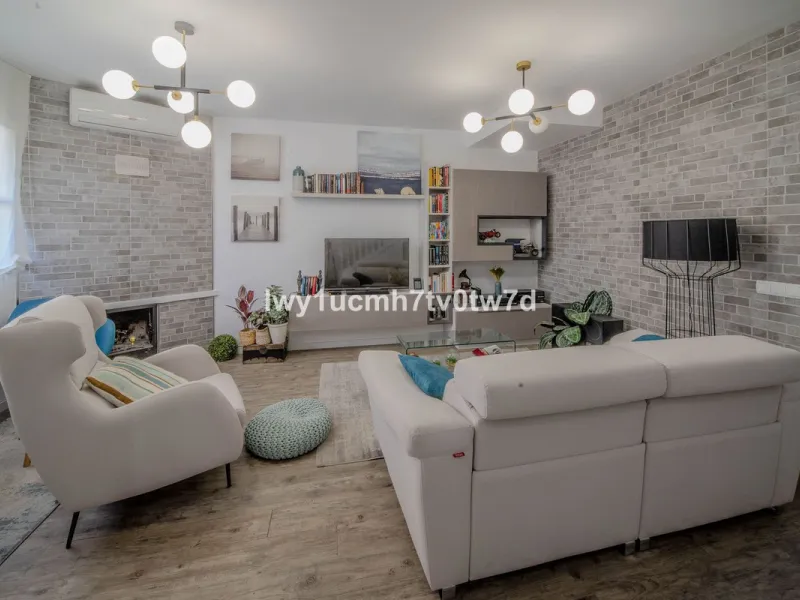 GREAT OPPORTUNITY! MAGNIFICENT HOUSE JUST FIVE MINUTES FROM THE BEACH