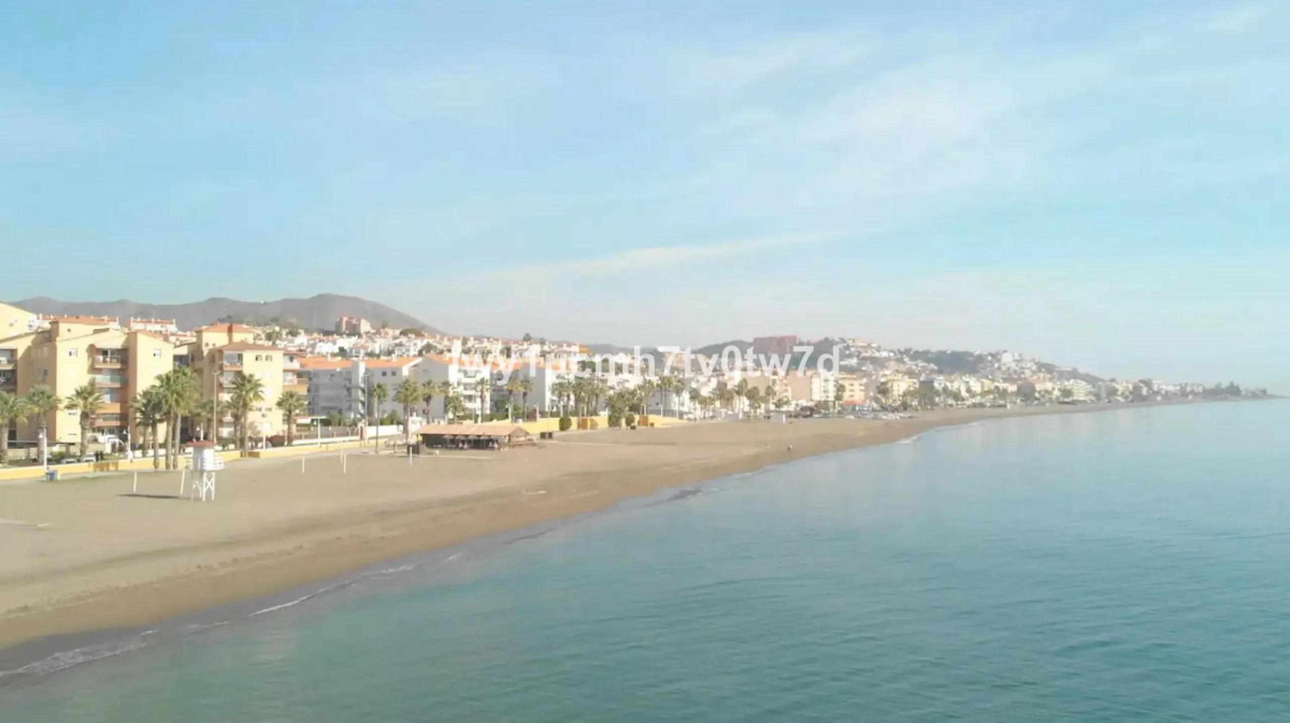 GREAT OPPORTUNITY! MAGNIFICENT HOUSE JUST FIVE MINUTES FROM THE BEACH
