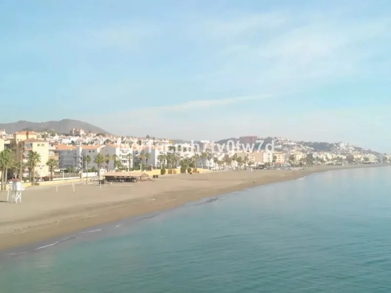 GREAT OPPORTUNITY! MAGNIFICENT HOUSE JUST FIVE MINUTES FROM THE BEACH
