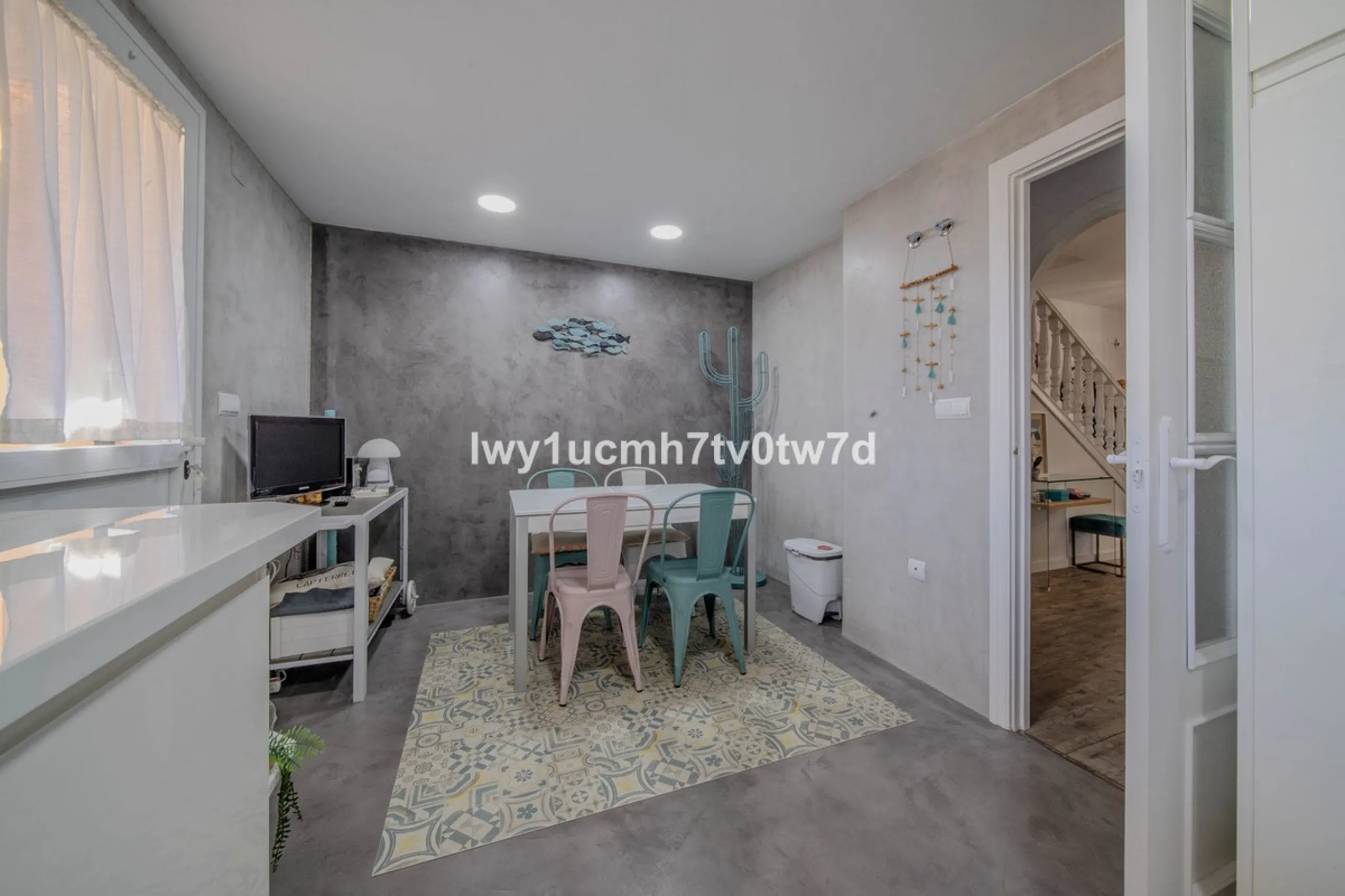 GREAT OPPORTUNITY! MAGNIFICENT HOUSE JUST FIVE MINUTES FROM THE BEACH