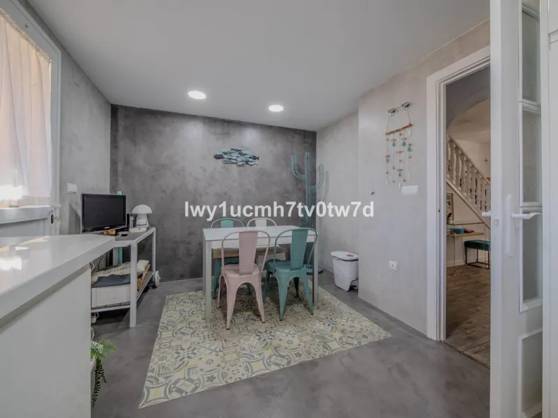 GREAT OPPORTUNITY! MAGNIFICENT HOUSE JUST FIVE MINUTES FROM THE BEACH