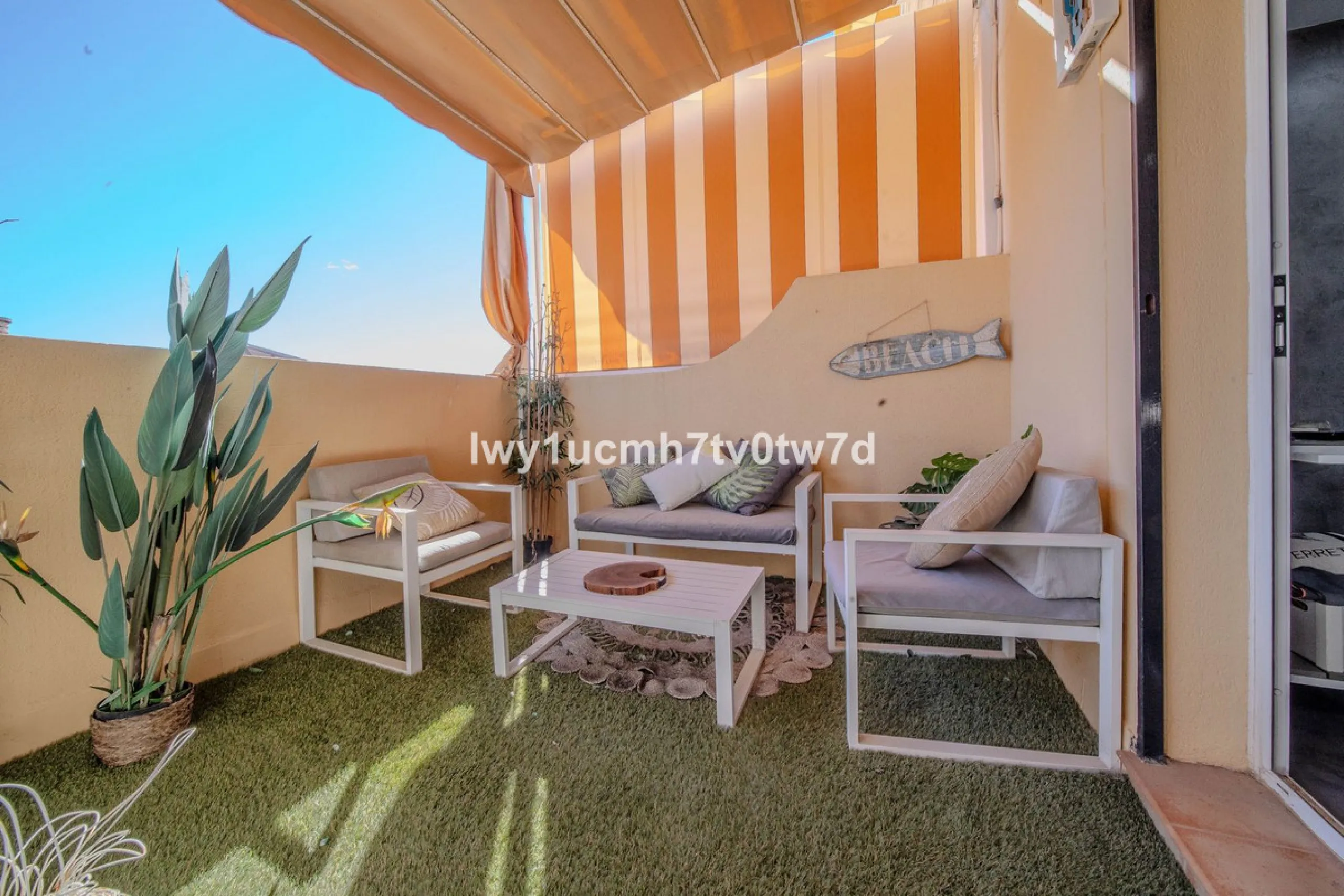GREAT OPPORTUNITY! MAGNIFICENT HOUSE JUST FIVE MINUTES FROM THE BEACH