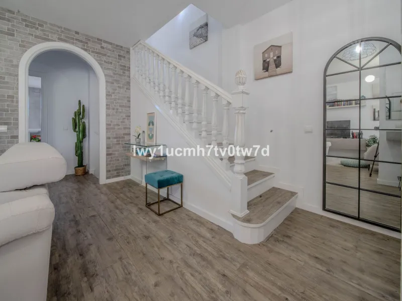 GREAT OPPORTUNITY! MAGNIFICENT HOUSE JUST FIVE MINUTES FROM THE BEACH
