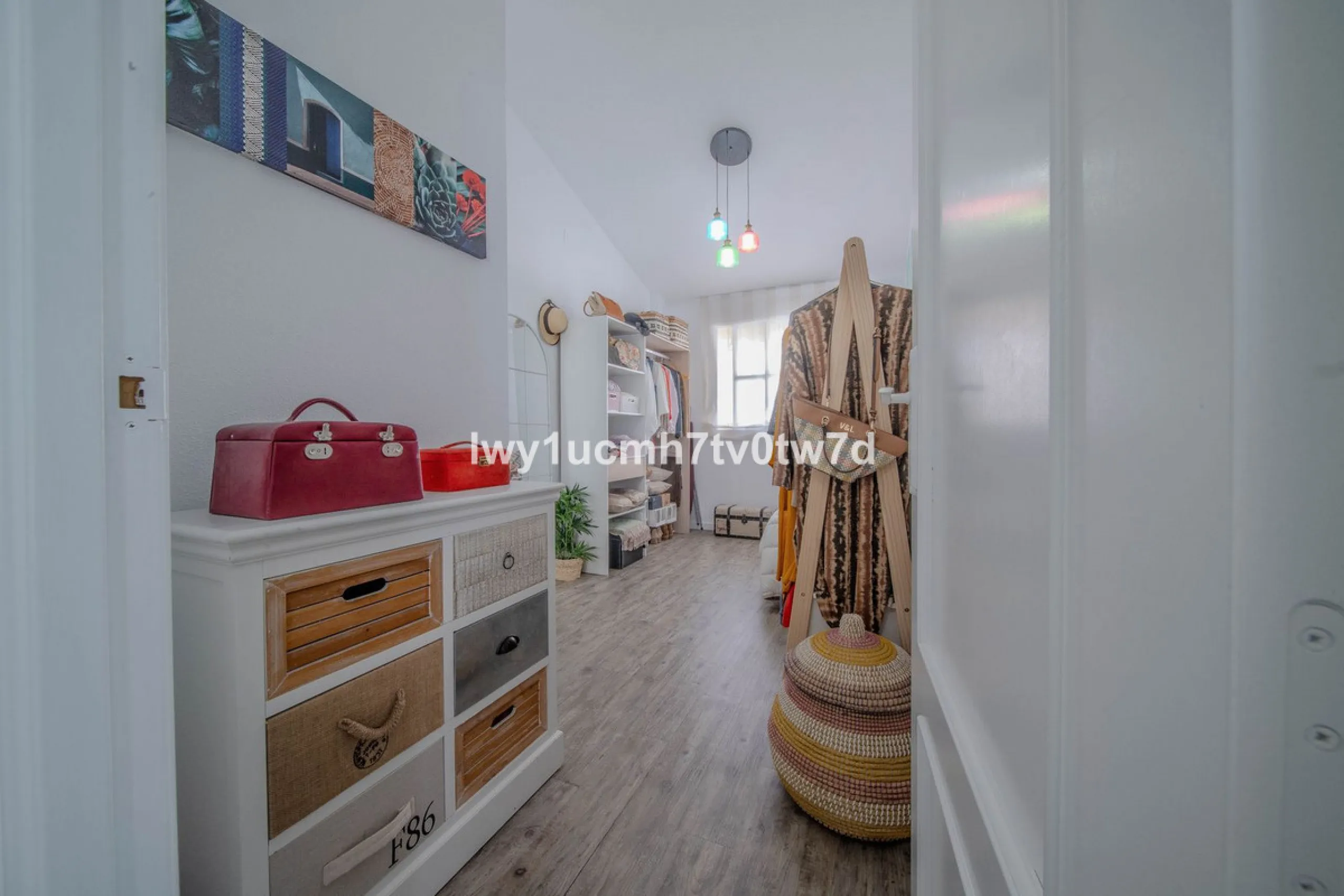 GREAT OPPORTUNITY! MAGNIFICENT HOUSE JUST FIVE MINUTES FROM THE BEACH