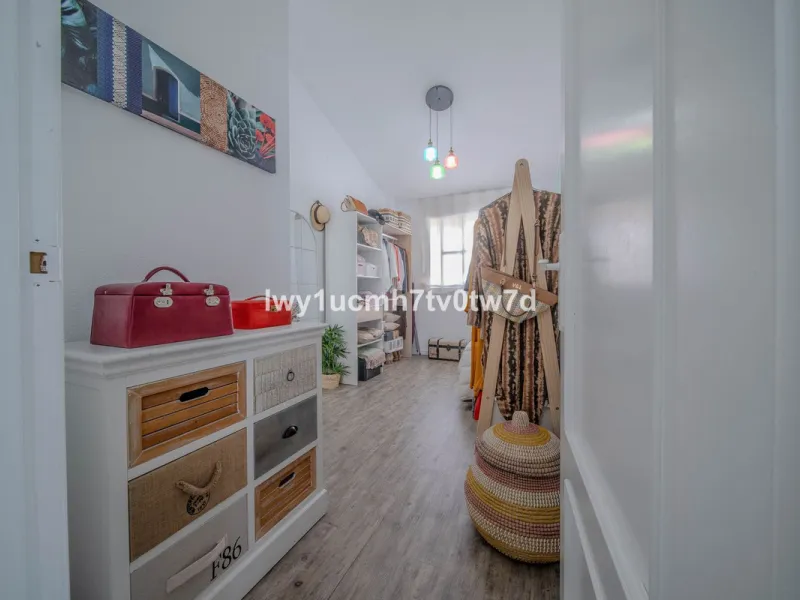 GREAT OPPORTUNITY! MAGNIFICENT HOUSE JUST FIVE MINUTES FROM THE BEACH