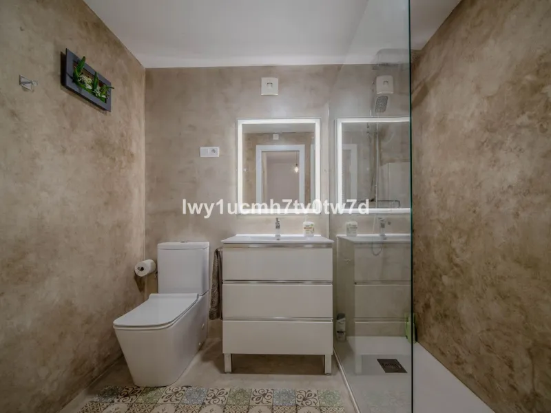 GREAT OPPORTUNITY! MAGNIFICENT HOUSE JUST FIVE MINUTES FROM THE BEACH
