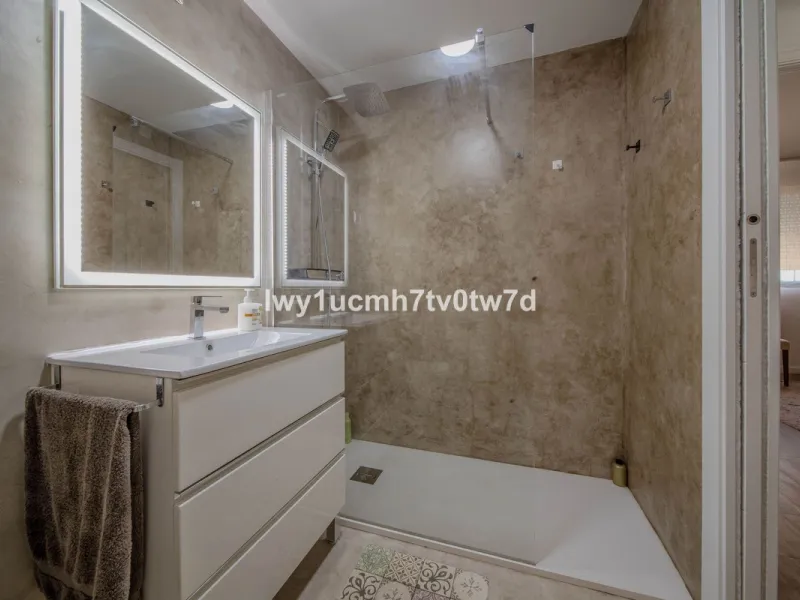 GREAT OPPORTUNITY! MAGNIFICENT HOUSE JUST FIVE MINUTES FROM THE BEACH