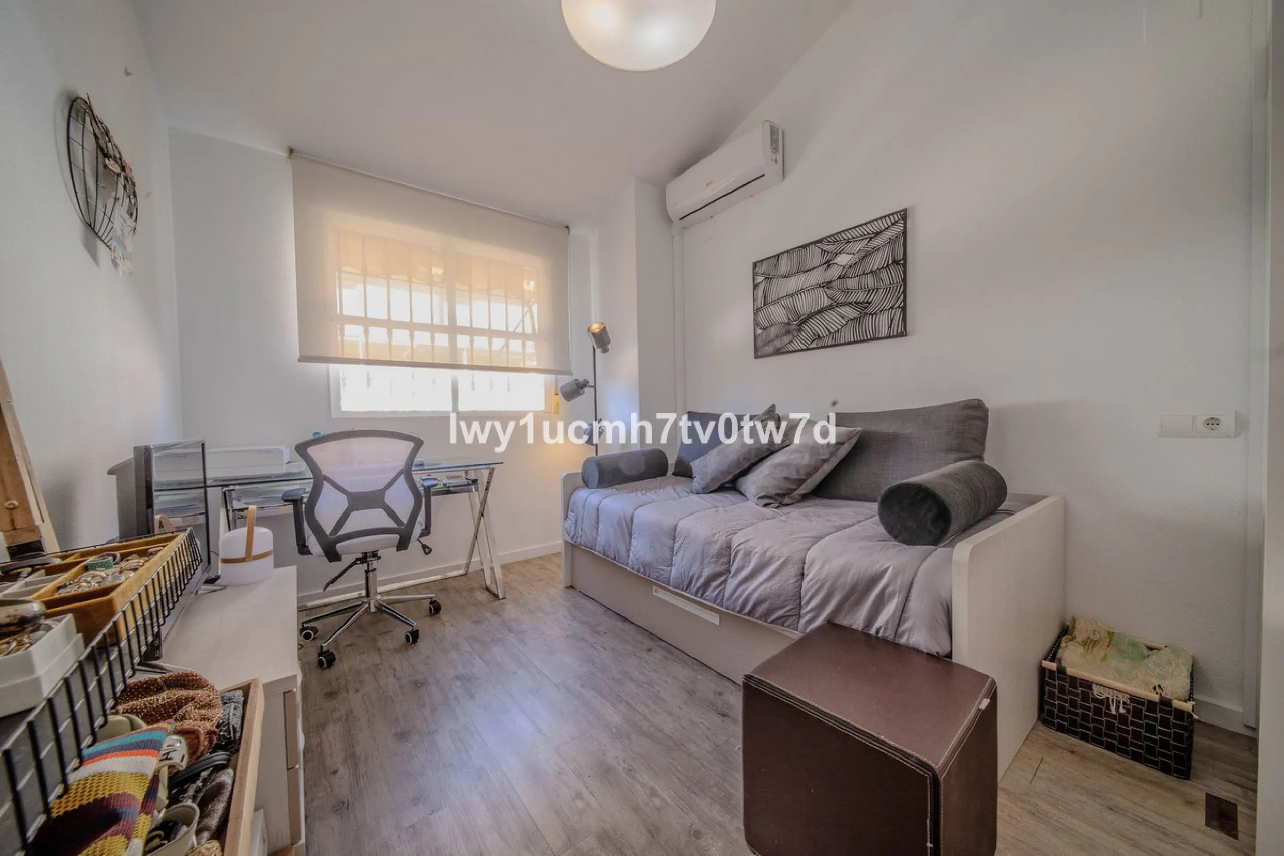 GREAT OPPORTUNITY! MAGNIFICENT HOUSE JUST FIVE MINUTES FROM THE BEACH