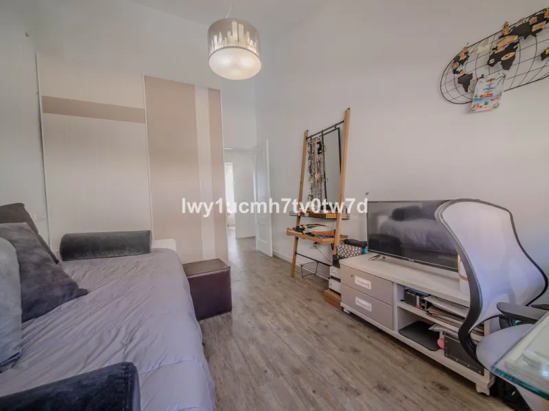 GREAT OPPORTUNITY! MAGNIFICENT HOUSE JUST FIVE MINUTES FROM THE BEACH
