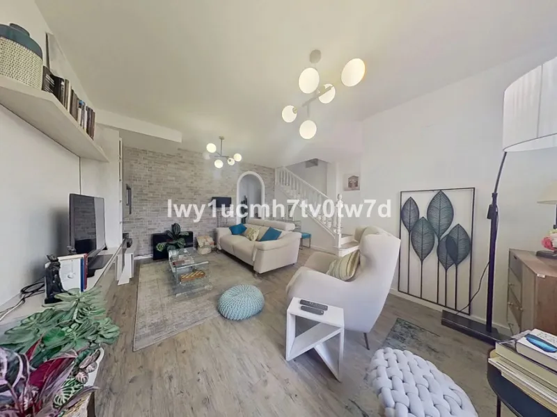 GREAT OPPORTUNITY! MAGNIFICENT HOUSE JUST FIVE MINUTES FROM THE BEACH
