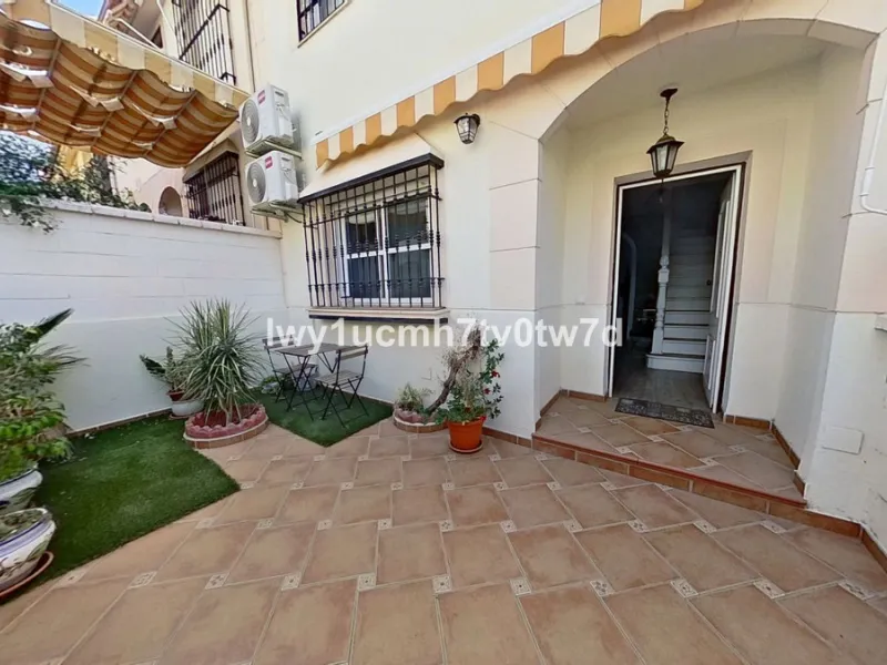 GREAT OPPORTUNITY! MAGNIFICENT HOUSE JUST FIVE MINUTES FROM THE BEACH