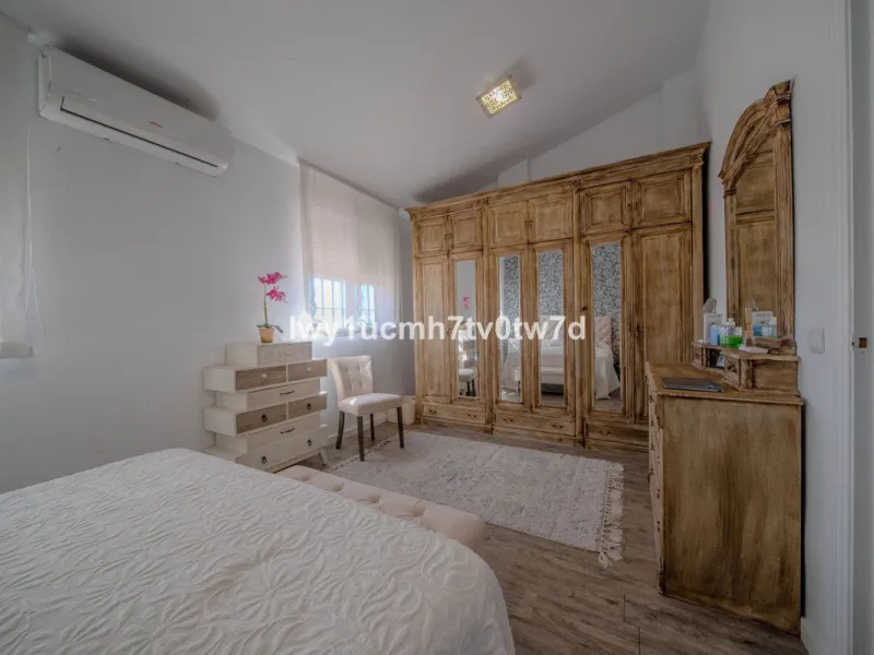 GREAT OPPORTUNITY! MAGNIFICENT HOUSE JUST FIVE MINUTES FROM THE BEACH