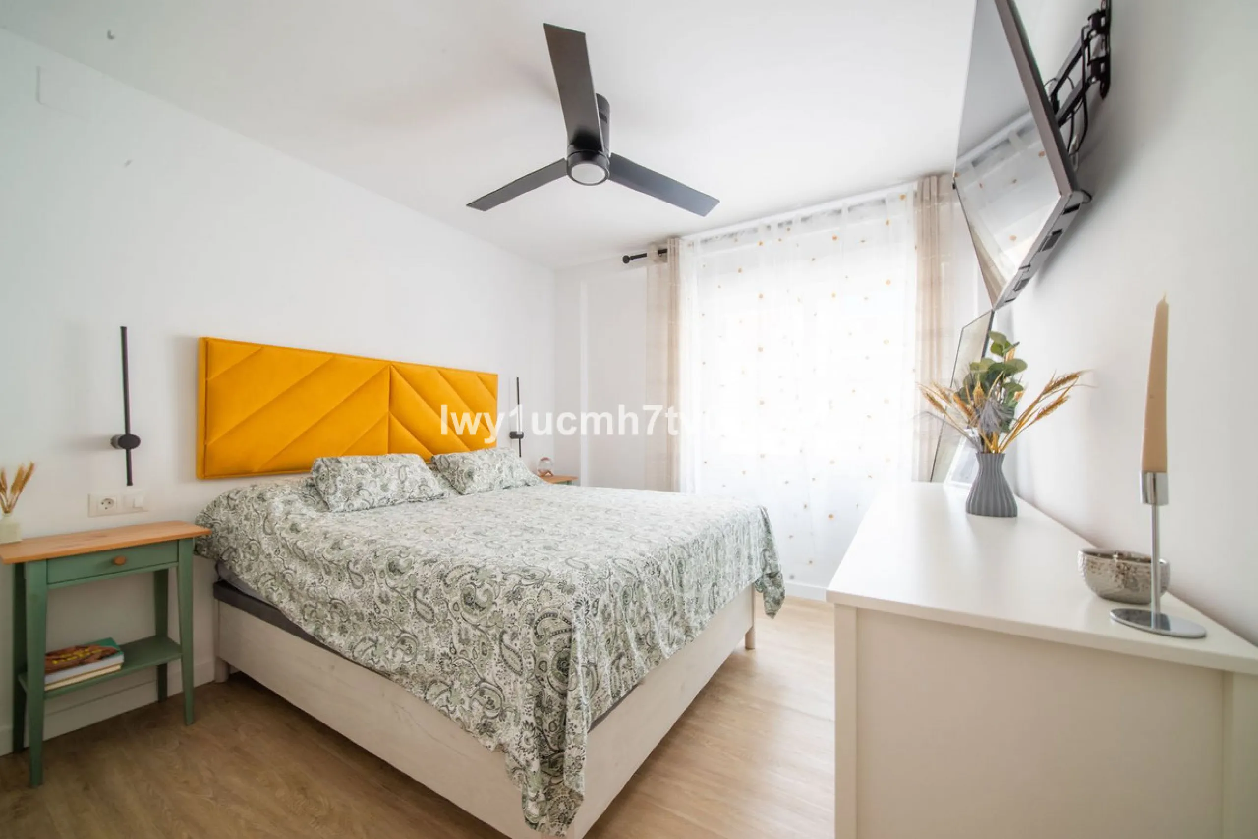 Apartment - Middle Floor Apartment в продаже в Rincón de la Victoria, Málaga. В доме 2 спален и 1 ванных комнат. Площадь дома 88 м²