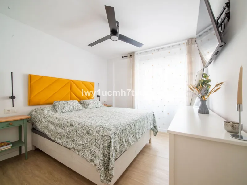 Apartment - Middle Floor Apartment в продаже в Rincón de la Victoria, Málaga. В доме 2 спален и 1 ванных комнат. Площадь дома 88 м²