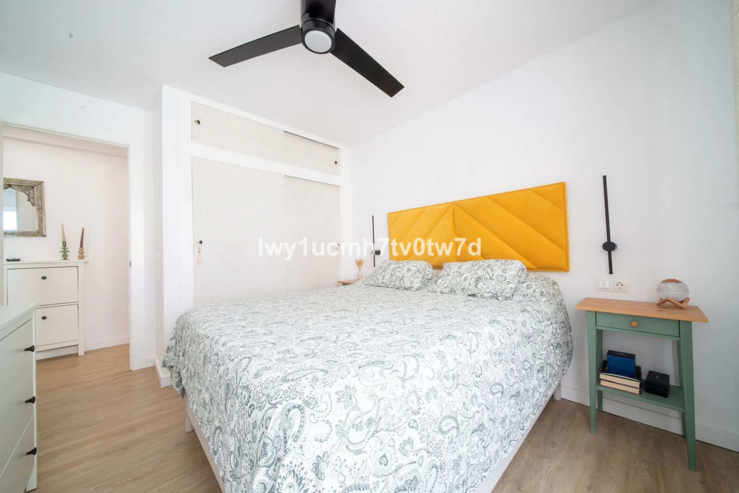 Apartment - Middle Floor Apartment в продаже в Rincón de la Victoria, Málaga. В доме 2 спален и 1 ванных комнат. Площадь дома 88 м²