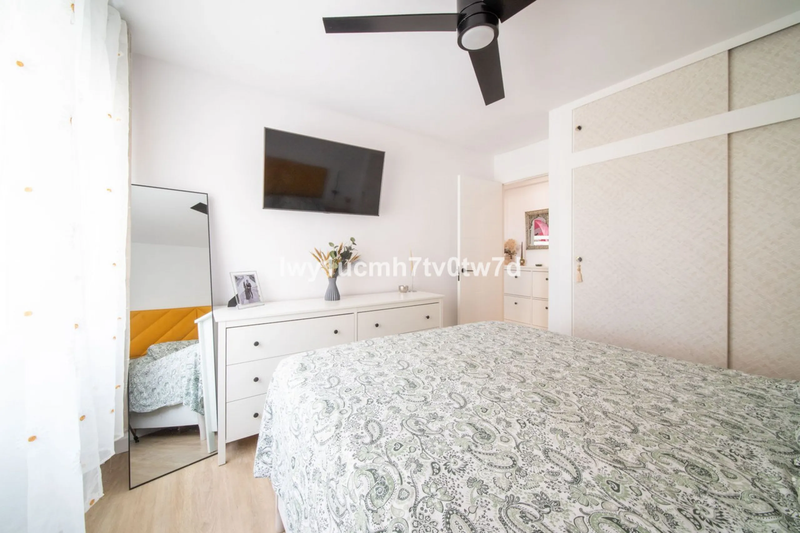 Apartment - Middle Floor Apartment в продаже в Rincón de la Victoria, Málaga. В доме 2 спален и 1 ванных комнат. Площадь дома 88 м²